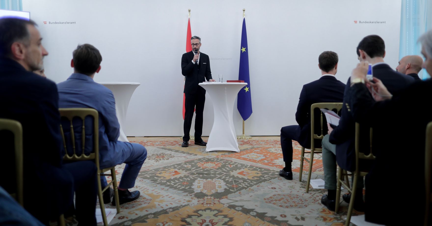 Am 29. November 2018 nahm Bundesminister Gernot Bl&uuml;mel an der Verleihung der &quot;outstanding artist awards&quot; im Bundeskanzleramt teil.