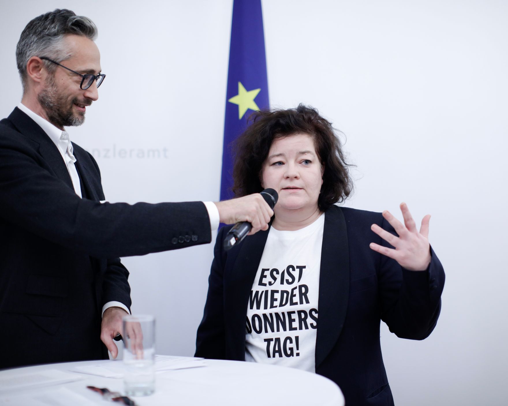 Am 29. November 2018 nahm Bundesminister Gernot Bl&uuml;mel an der Verleihung der &quot;outstanding artist awards&quot; im Bundeskanzleramt teil.