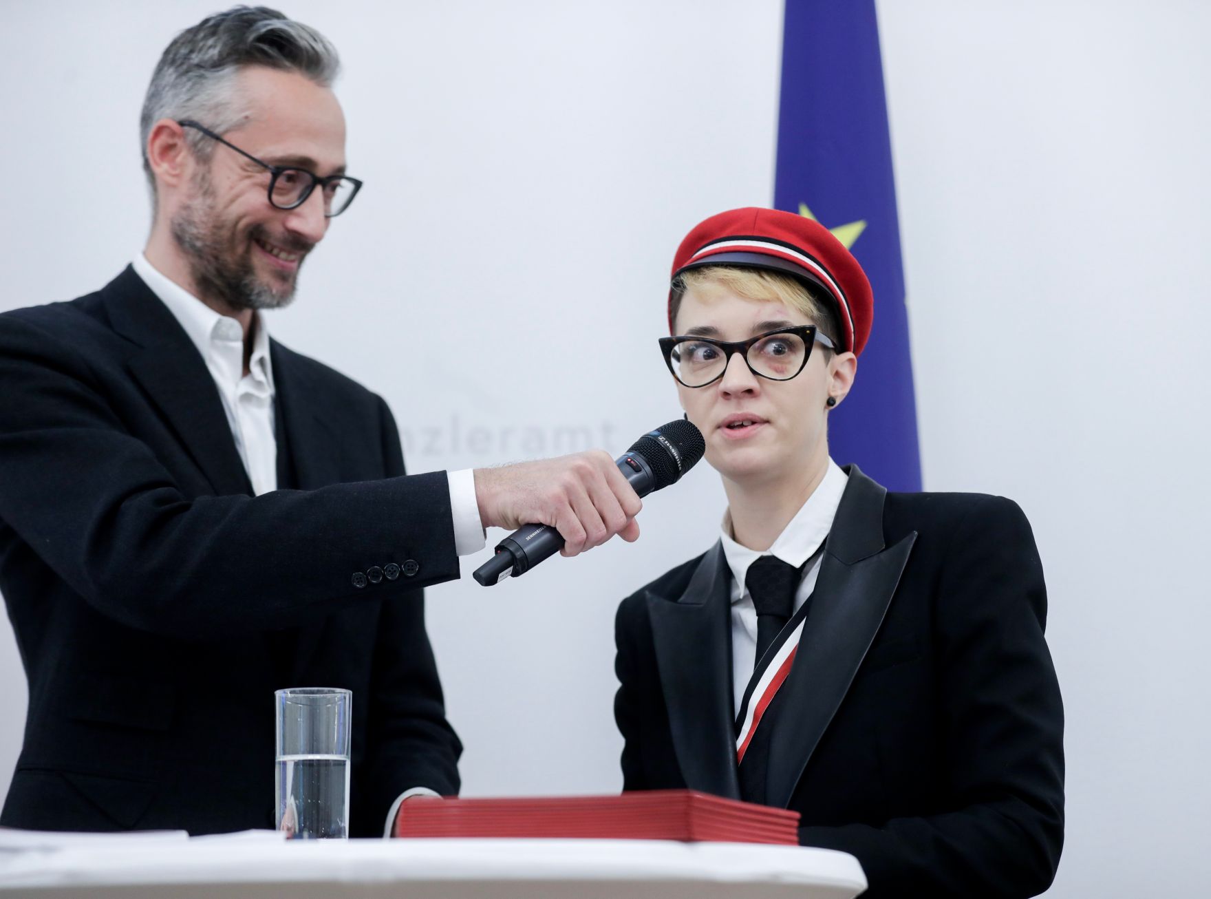 Am 29. November 2018 nahm Bundesminister Gernot Bl&uuml;mel an der Verleihung der &quot;outstanding artist awards&quot; im Bundeskanzleramt teil.