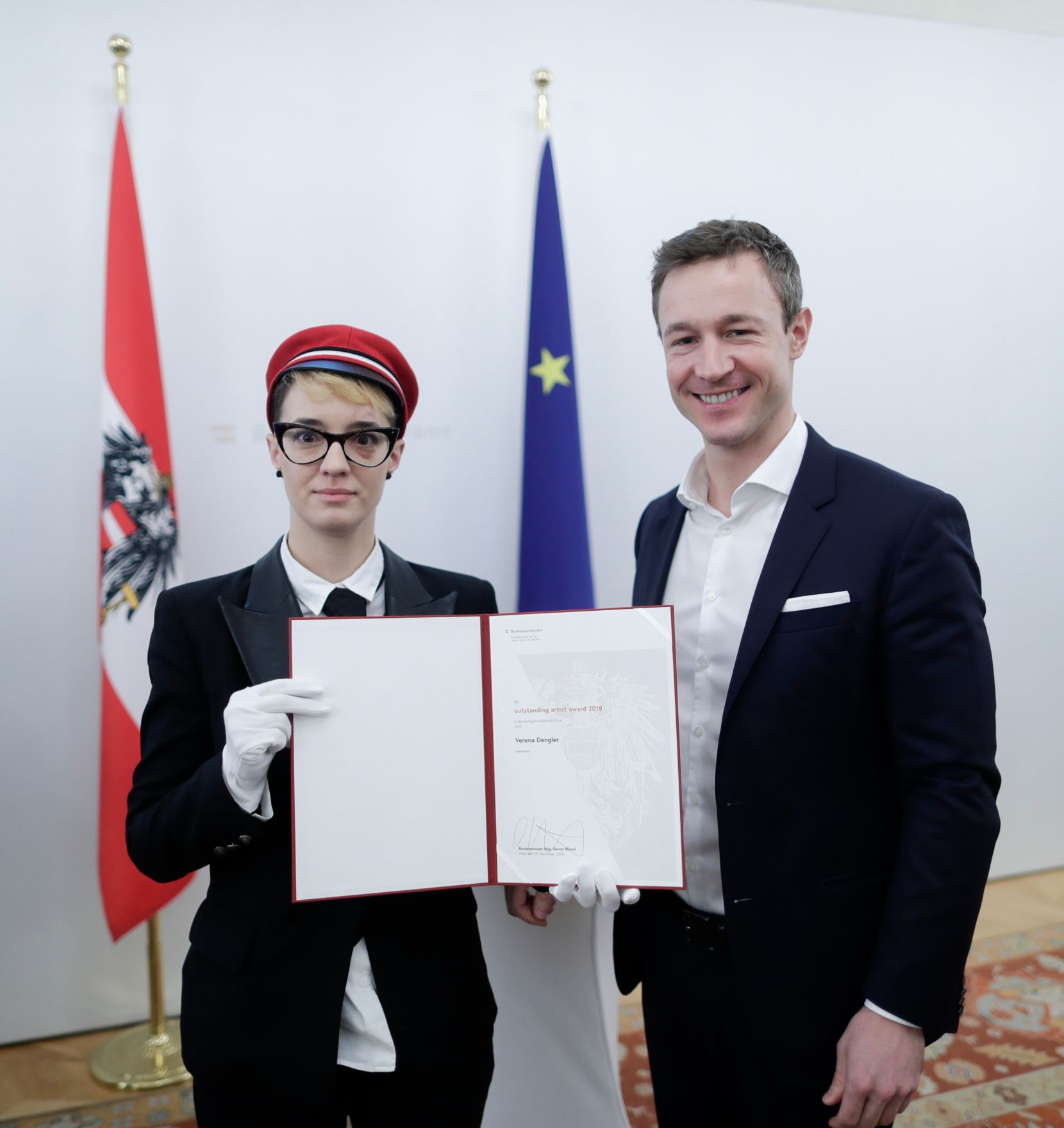 Am 29. November 2018 nahm Bundesminister Gernot Bl&uuml;mel (r.) an der Verleihung der &quot;outstanding artist awards&quot; im Bundeskanzleramt teil.