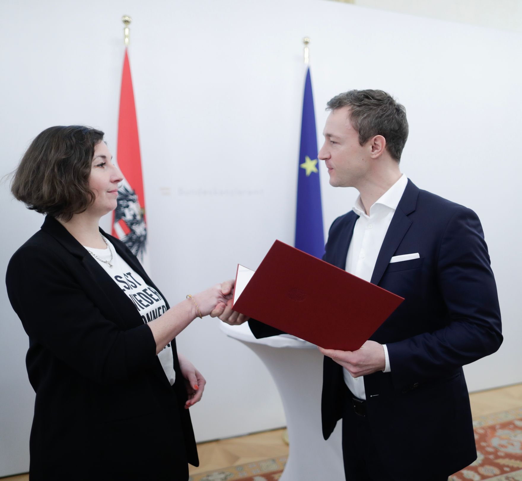 Am 29. November 2018 nahm Bundesminister Gernot Bl&uuml;mel (r.) an der Verleihung der &quot;outstanding artist awards&quot; im Bundeskanzleramt teil.