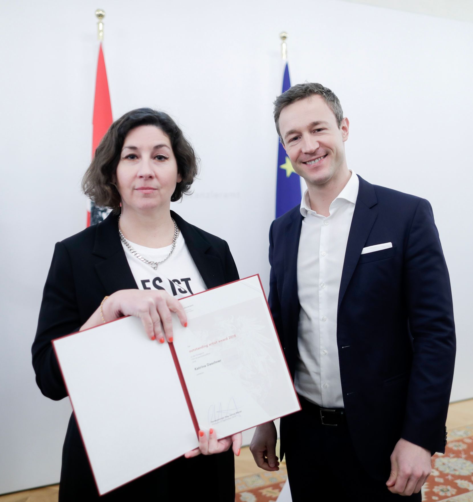 Am 29. November 2018 nahm Bundesminister Gernot Bl&uuml;mel (r.) an der Verleihung der &quot;outstanding artist awards&quot; im Bundeskanzleramt teil.