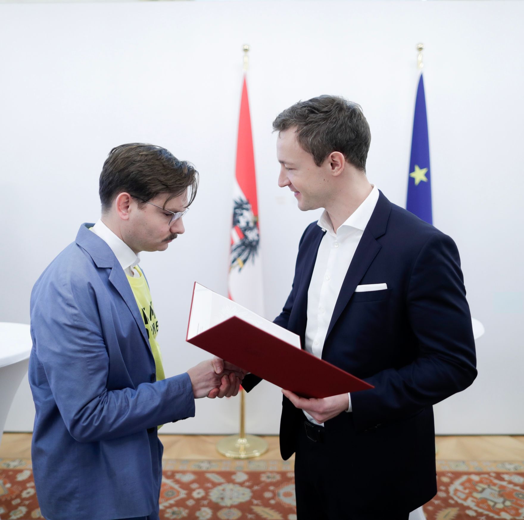 Am 29. November 2018 nahm Bundesminister Gernot Bl&uuml;mel (r.) an der Verleihung der &quot;outstanding artist awards&quot; im Bundeskanzleramt teil.