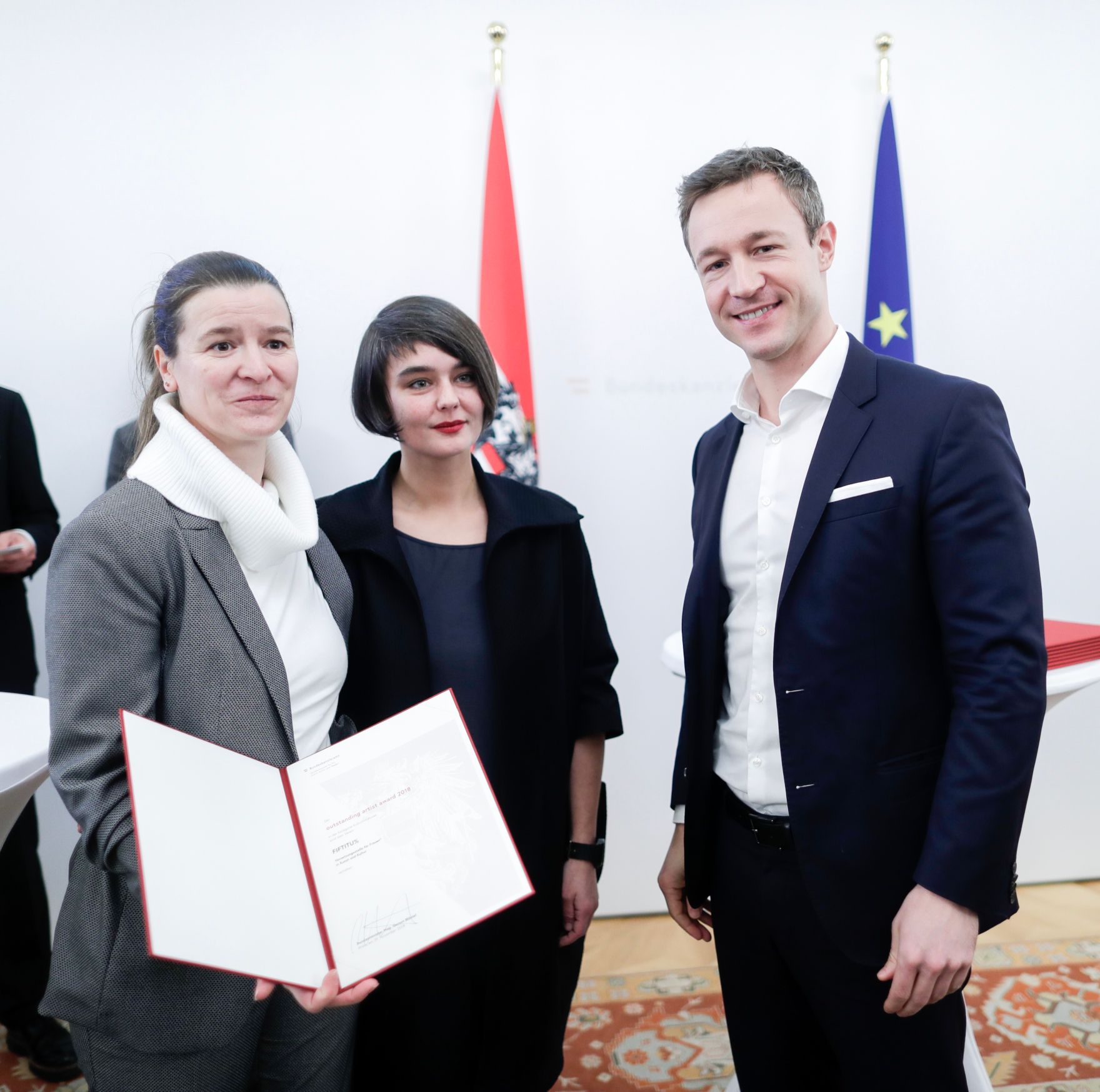 Am 29. November 2018 nahm Bundesminister Gernot Bl&uuml;mel (r.) an der Verleihung der &quot;outstanding artist awards&quot; im Bundeskanzleramt teil.