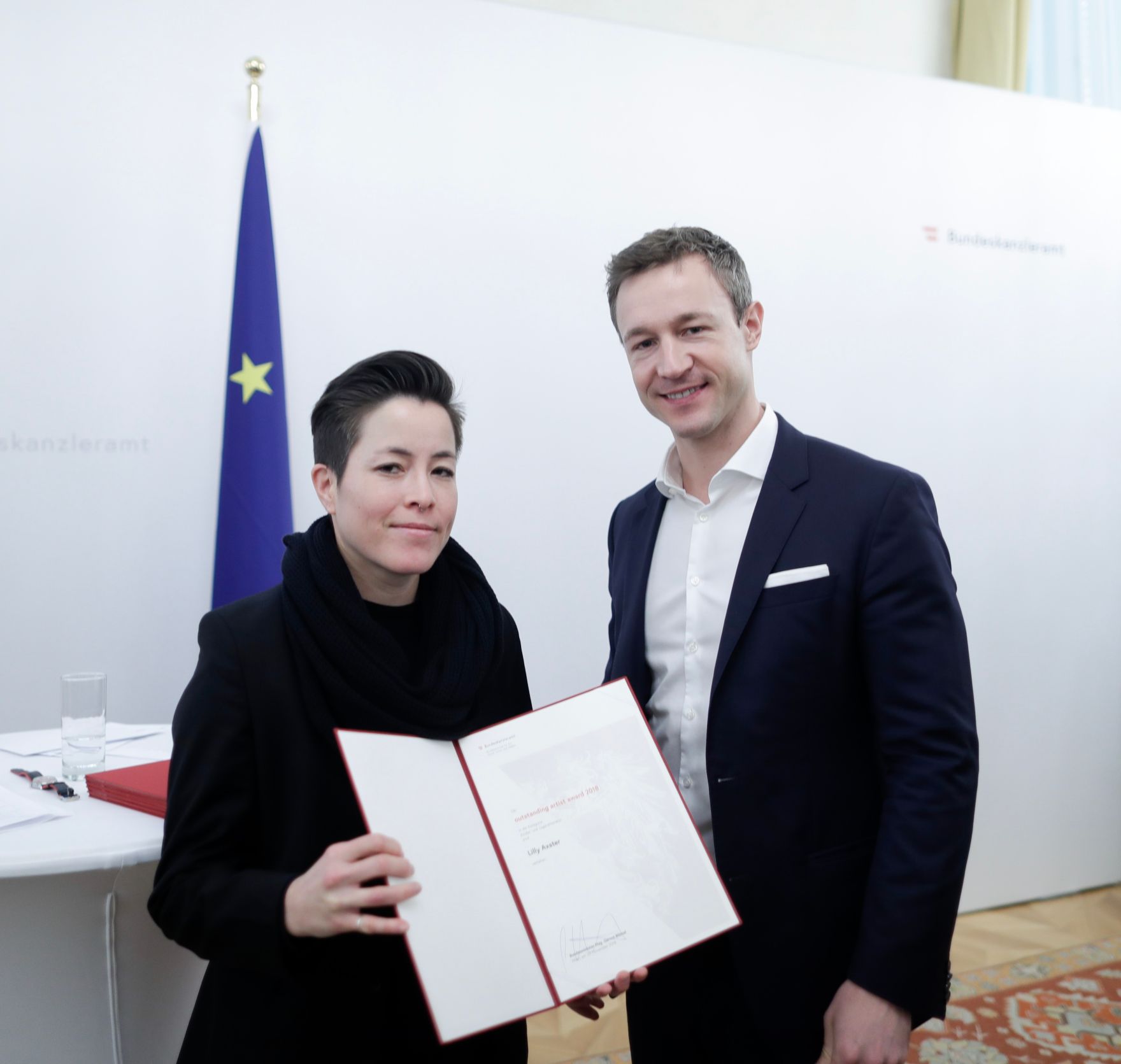 Am 29. November 2018 nahm Bundesminister Gernot Bl&uuml;mel (r.) an der Verleihung der &quot;outstanding artist awards&quot; im Bundeskanzleramt teil.