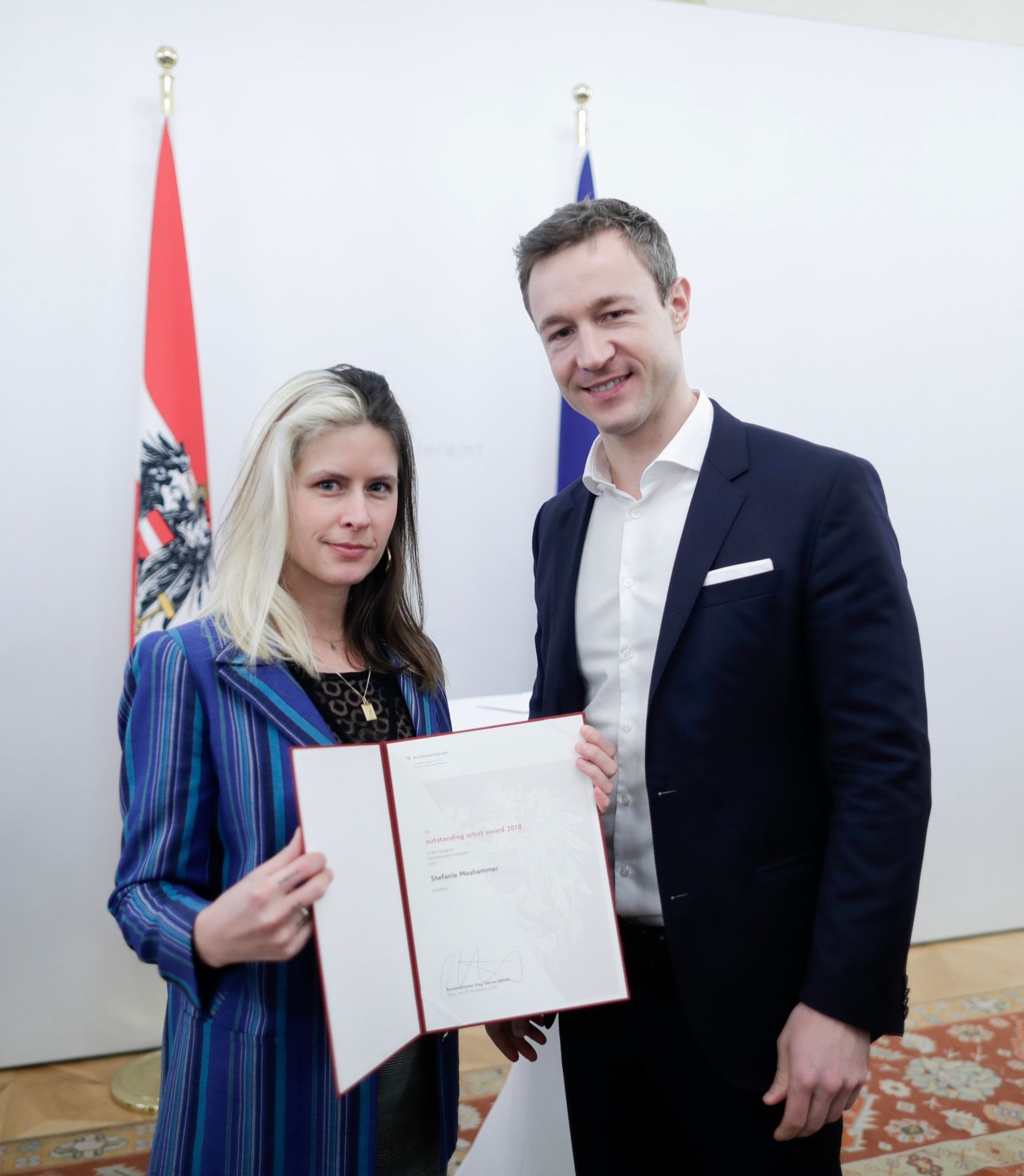 Am 29. November 2018 nahm Bundesminister Gernot Bl&uuml;mel (r.) an der Verleihung der &quot;outstanding artist awards&quot; im Bundeskanzleramt teil.