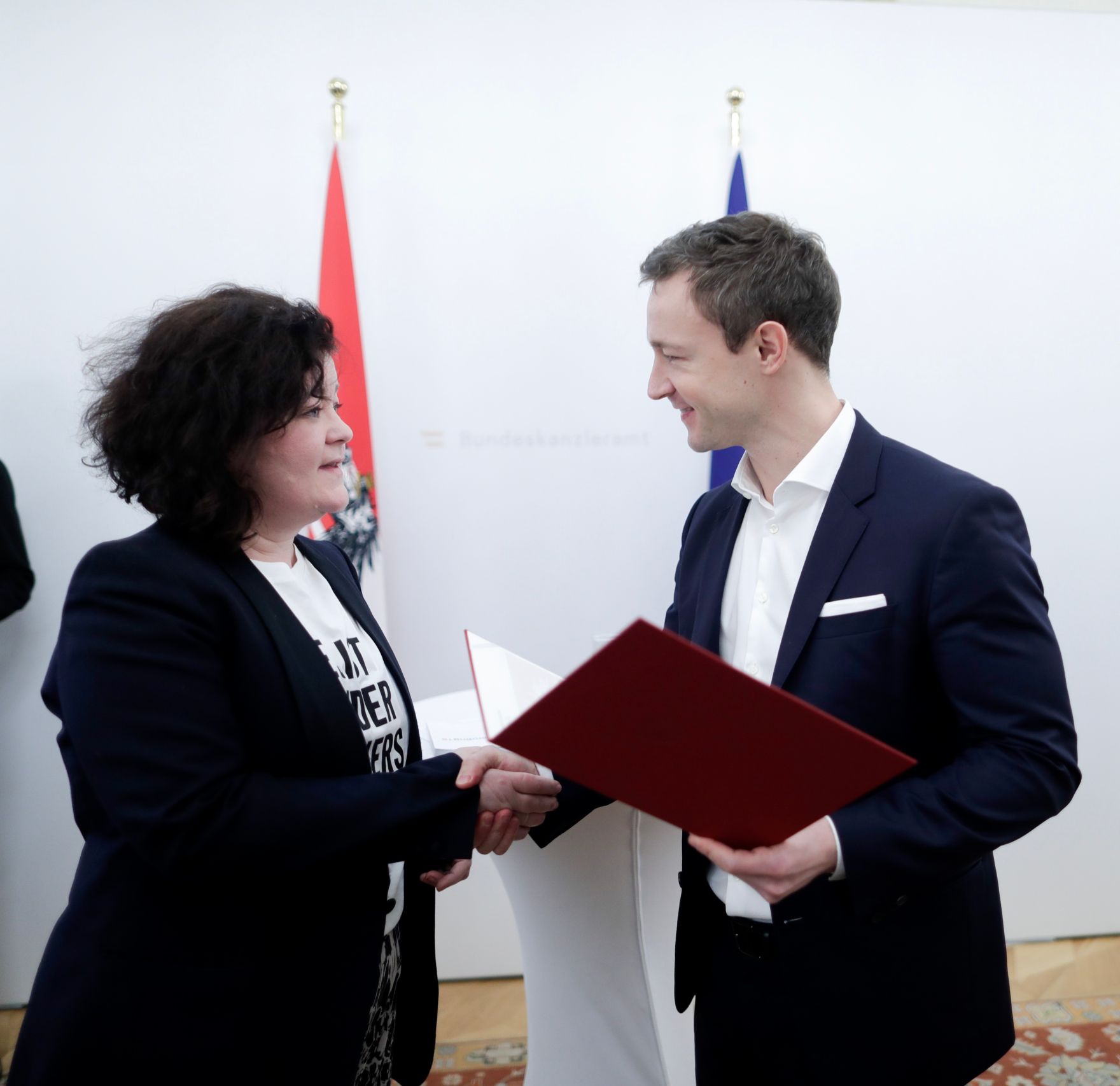 Am 29. November 2018 nahm Bundesminister Gernot Bl&uuml;mel (r.) an der Verleihung der &quot;outstanding artist awards&quot; im Bundeskanzleramt teil.