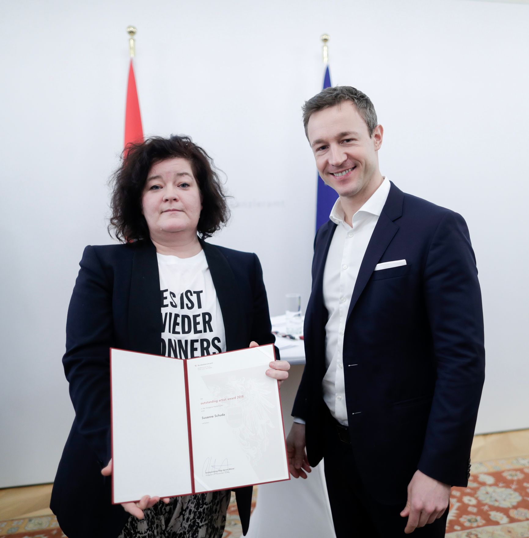 Am 29. November 2018 nahm Bundesminister Gernot Bl&uuml;mel (r.) an der Verleihung der &quot;outstanding artist awards&quot; im Bundeskanzleramt teil.