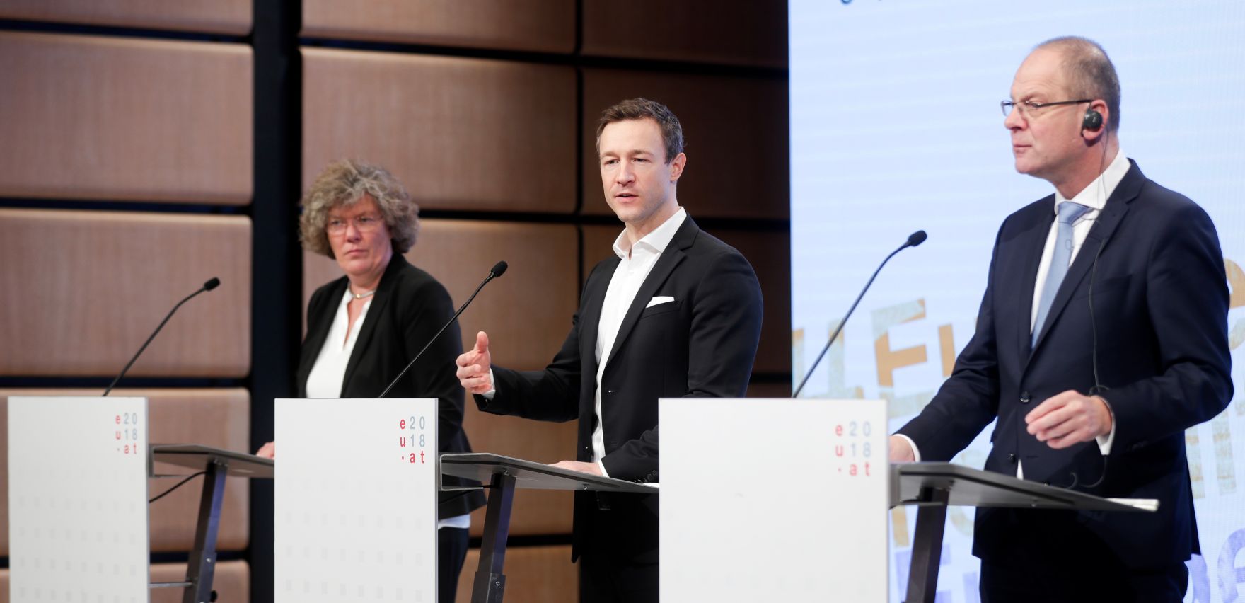 Am 7. Dezember 2018 nahm Bundesminister Gernot Bl&uuml;mel (m.) an der Veranstaltung &quot;#EuropeForCulture - Abschlusskonferenz zum Europ&auml;ischen Kulturerbejahr 2018&quot; teil. Im Bild mit der Abgeordneten zum Europ&auml;ischen Parlament Petra Kammerevert (l.) und EU-Kommissar Tibor Navracsics (r.).