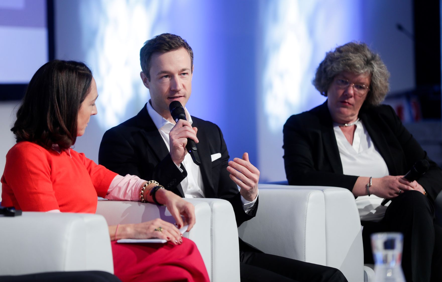 Am 7. Dezember 2018 nahm Bundesminister Gernot Bl&uuml;mel (m.) an der Veranstaltung &quot;#EuropeForCulture - Abschlusskonferenz zum Europ&auml;ischen Kulturerbejahr 2018&quot; teil. Im Bild mit der Abgeordneten zum Europ&auml;ischen Parlament Petra Kammerevert (r.).