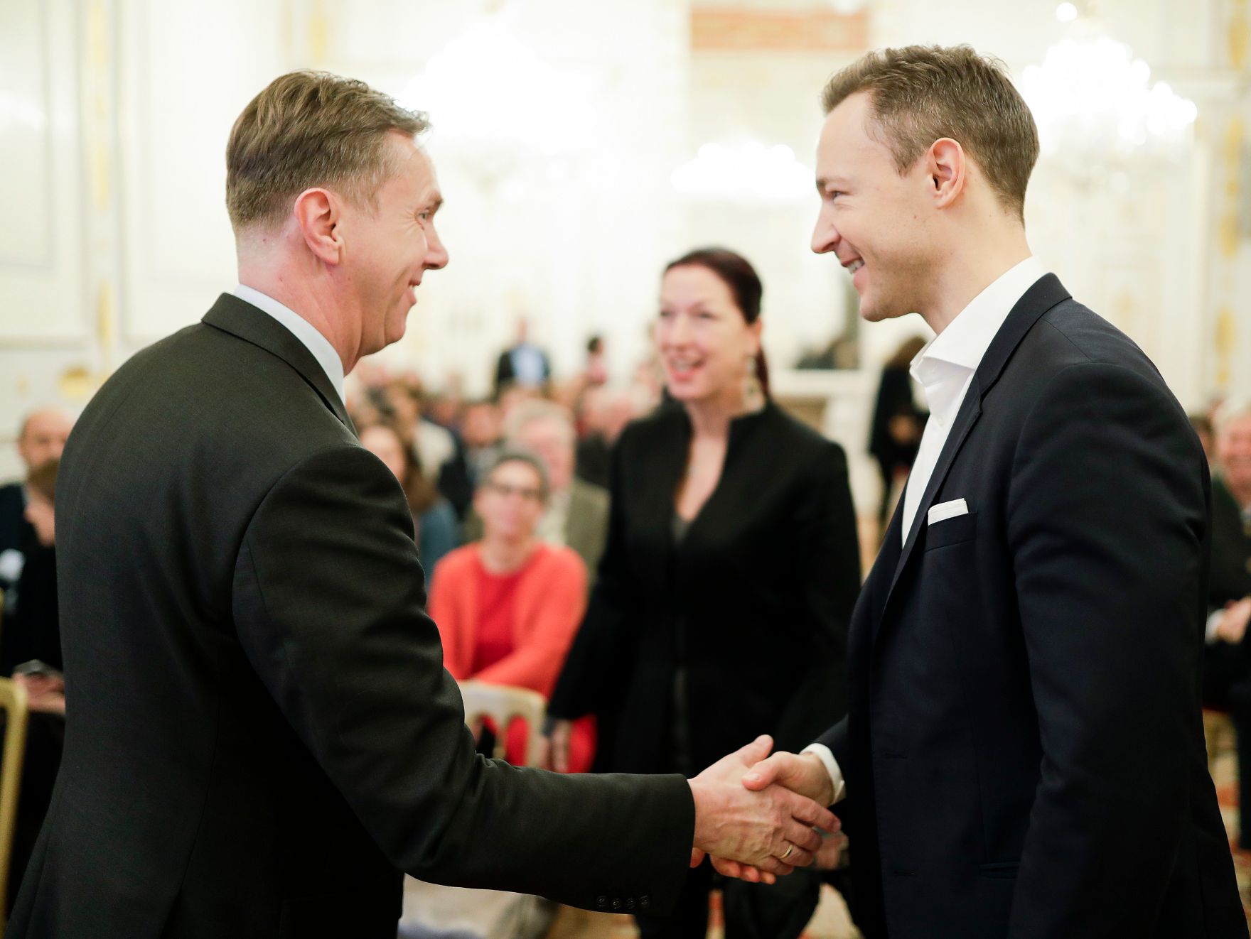 Am 13. Dezember 2018 fand eine Buchpr&auml;sentation &quot;20 Jahre Provenienzforschung&quot; im Bundeskanzleramt statt. Im Bild Bundesminister Gernot Bl&uuml;mel (r.).