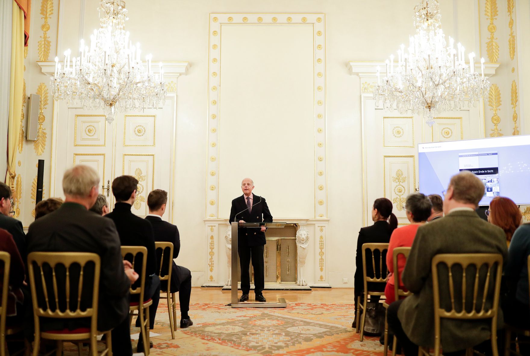 Am 13. Dezember 2018 fand eine Buchpr&auml;sentation &quot;20 Jahre Provenienzforschung&quot; im Bundeskanzleramt statt.