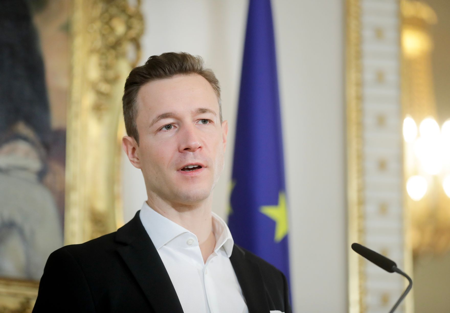 Am 14. Dezember 2018 gab Bundesminister Gernot Bl&uuml;mel (im Bild) eine Pressekonferenz zur Bilanz des ersten Jahres.