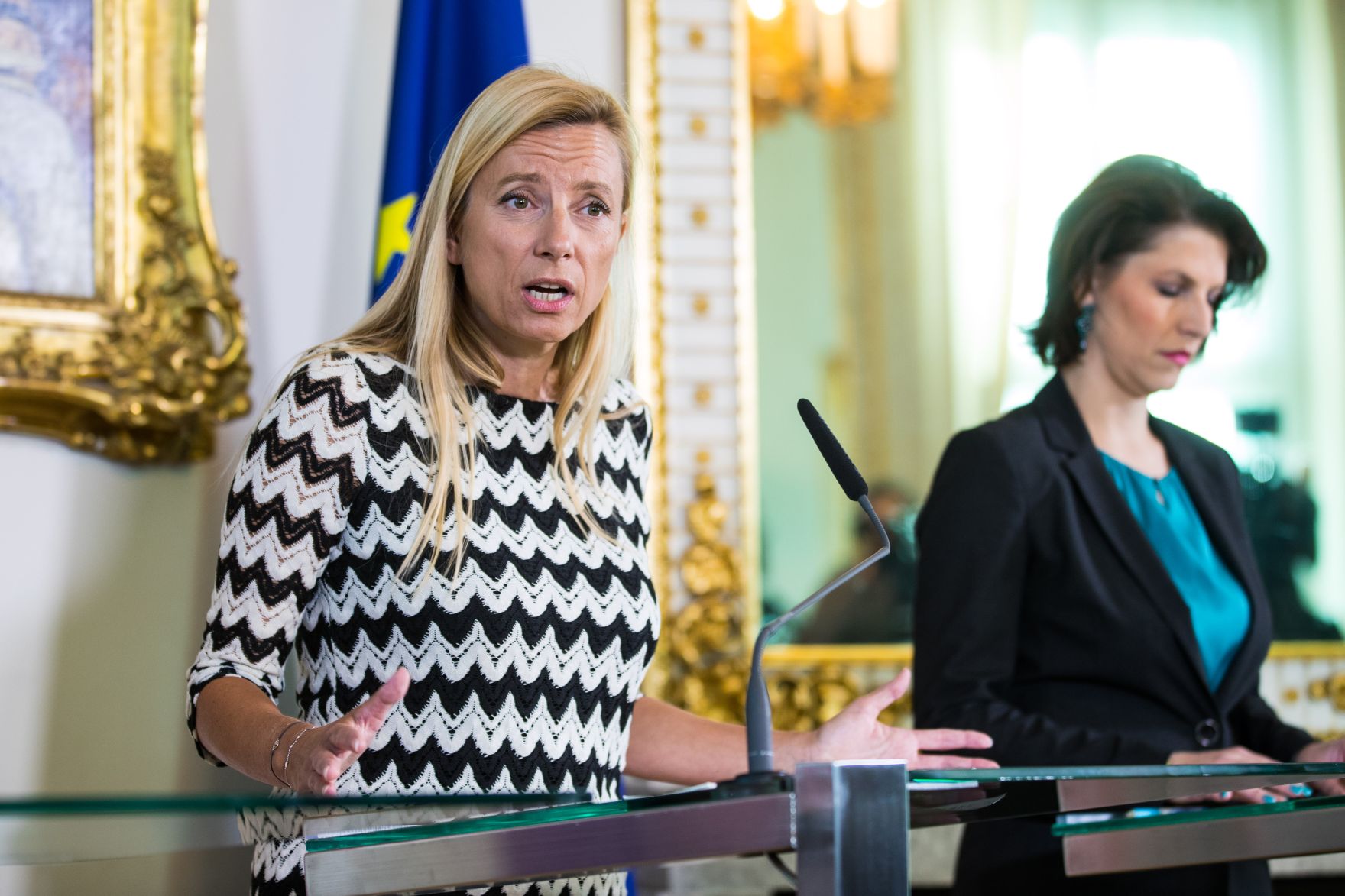 Am 17. J&auml;nner 2019 nahmen Bundesministerin Juliane Bogner-Strau&szlig; (l.), Bundesministerin Karin Kneissl und Staatssekret&auml;rin Karoline Edtstadler (r.) an einer Pressekonferenz zum Thema &bdquo;Gewalt- und Opferschutz &ndash; Ma&szlig;nahmen f&uuml;r mehr Frauensicherheit&ldquo; teil.