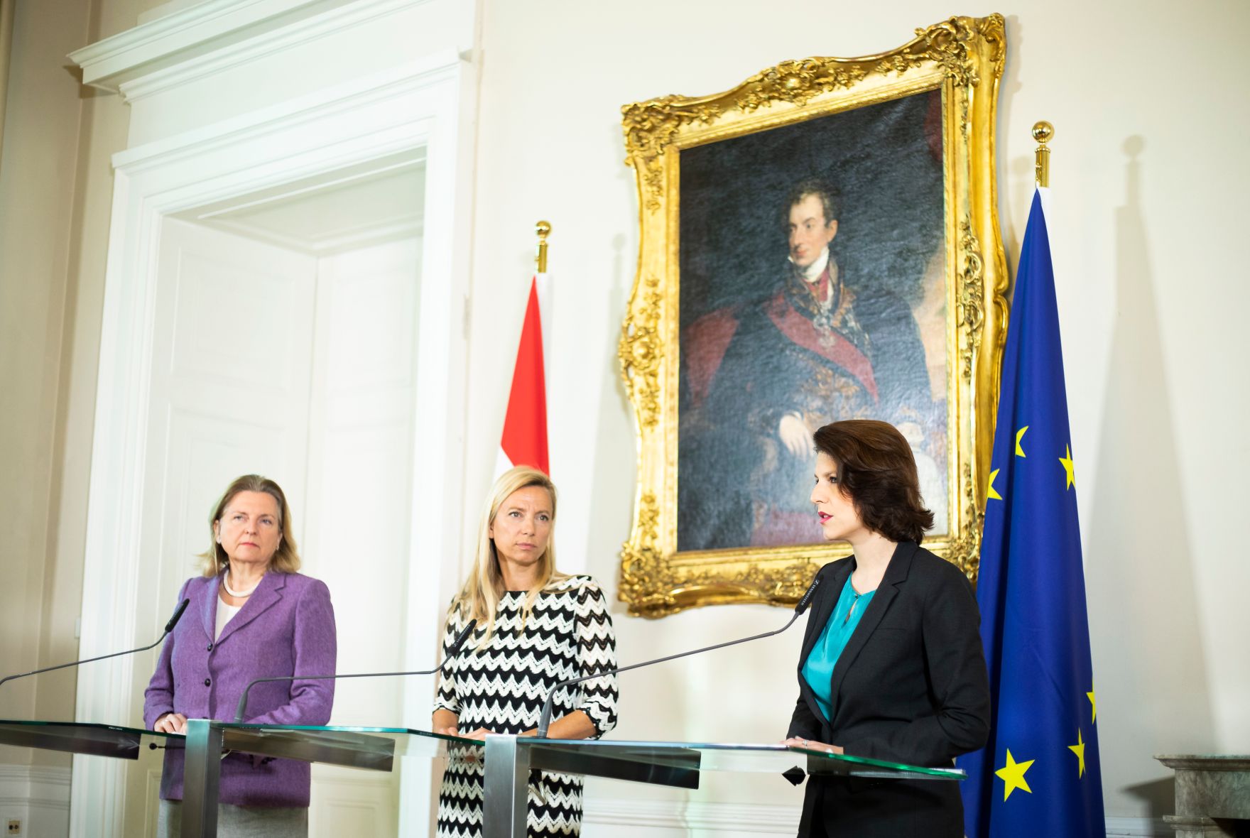 Am 17. J&auml;nner 2019 nahmen Bundesministerin Juliane Bogner-Strau&szlig; (m.), Bundesministerin Karin Kneissl (l.) und Staatssekret&auml;rin Karoline Edtstadler (r.) an einer Pressekonferenz zum Thema &bdquo;Gewalt- und Opferschutz &ndash; Ma&szlig;nahmen f&uuml;r mehr Frauensicherheit&ldquo; teil.