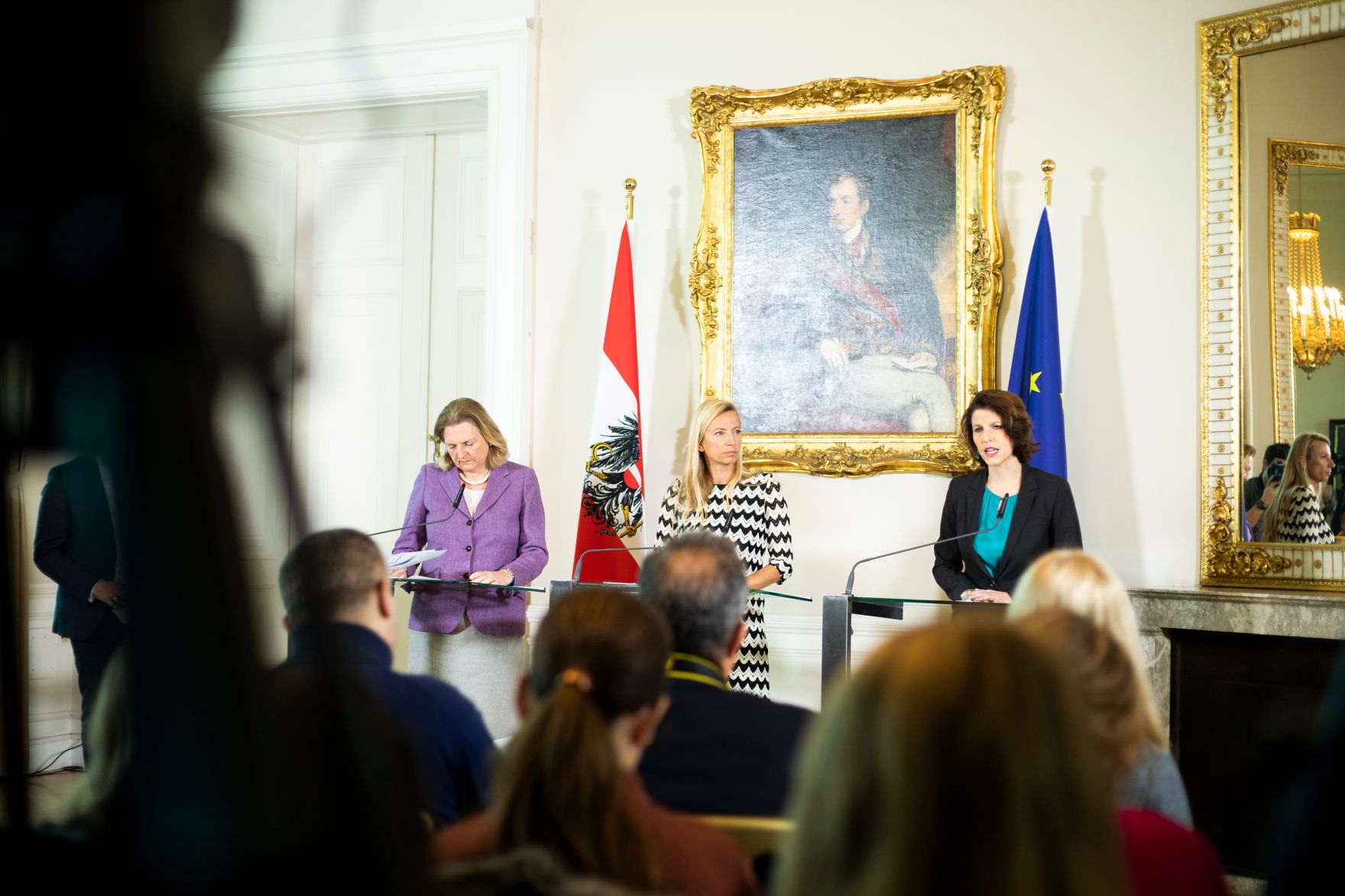 Am 17. J&auml;nner 2019 nahmen Bundesministerin Juliane Bogner-Strau&szlig; (m.), Bundesministerin Karin Kneissl (l.) und Staatssekret&auml;rin Karoline Edtstadler (r.) an einer Pressekonferenz zum Thema &bdquo;Gewalt- und Opferschutz &ndash; Ma&szlig;nahmen f&uuml;r mehr Frauensicherheit&ldquo; teil.