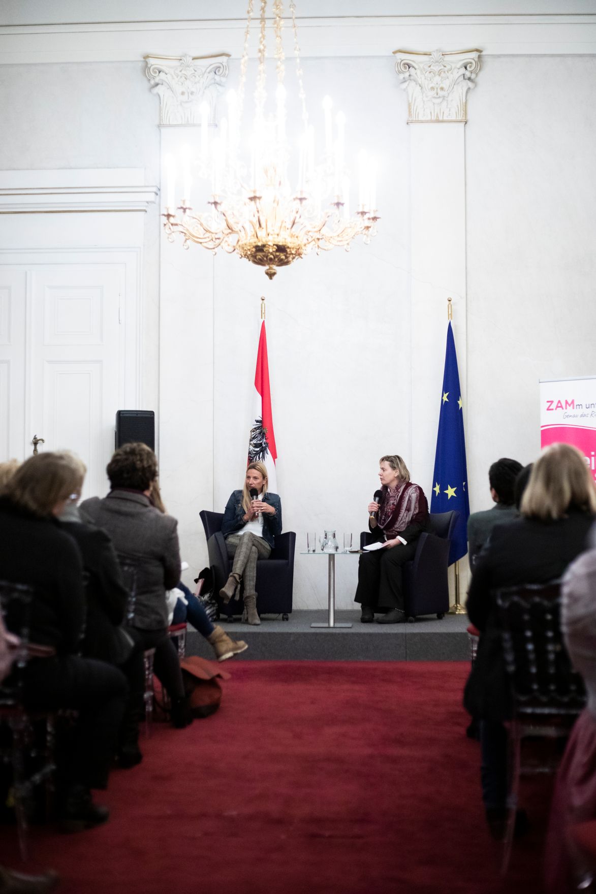Am 28. J&auml;nner 2019 nahm Bundesministerin Juliane Bogner-Strau&szlig; (l.) an einem Kamingespr&auml;ch mit den Bundesb&auml;uerinnen teil.