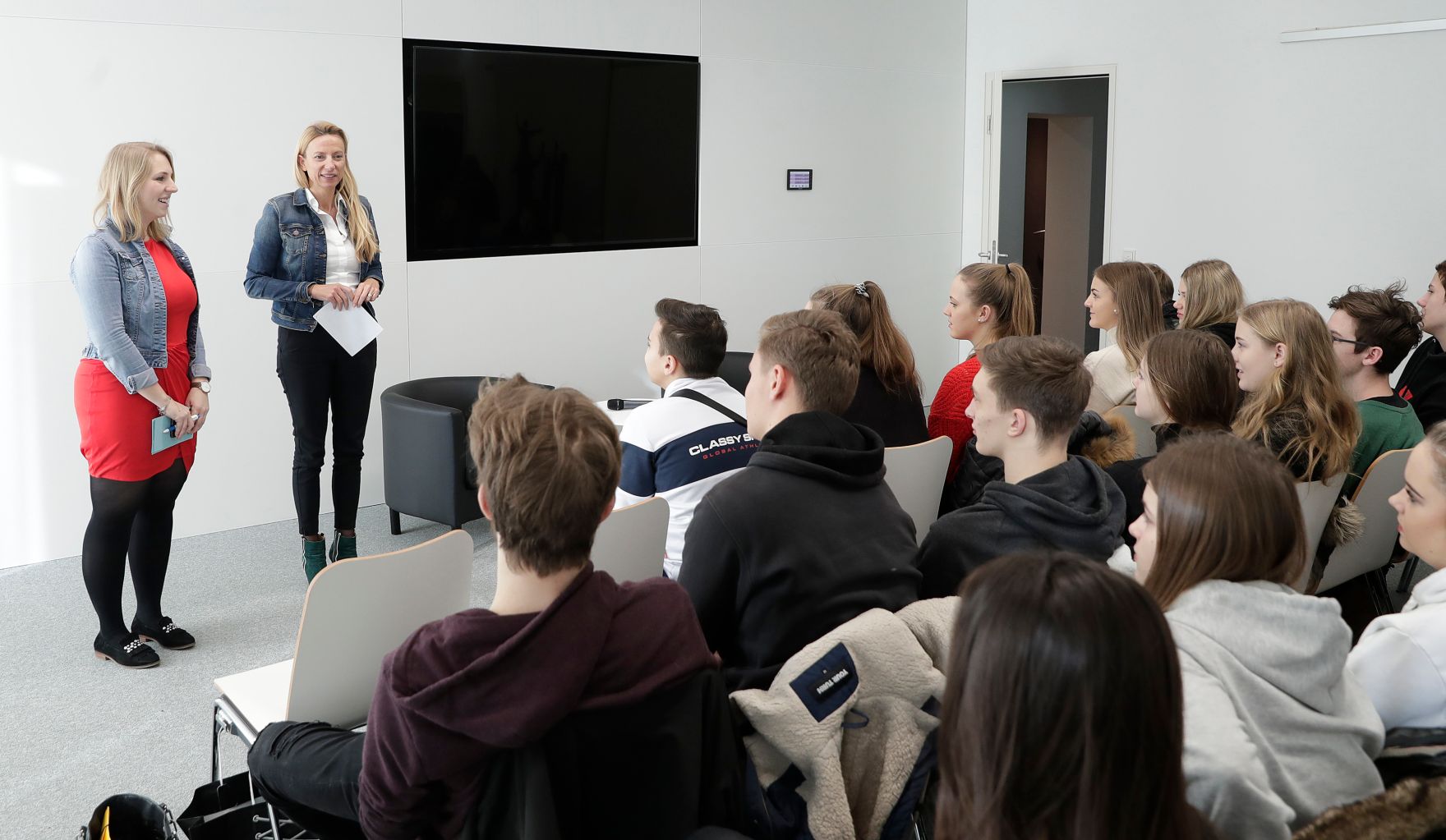 Am 29. J&auml;nner 2019 lud Bundesministerin Juliane Bogner-Strau&szlig; (im Bild) Sch&uuml;lerinnen und Sch&uuml;ler aus Salzburg zu einer Diskussionsveranstaltung in das Ministerium.