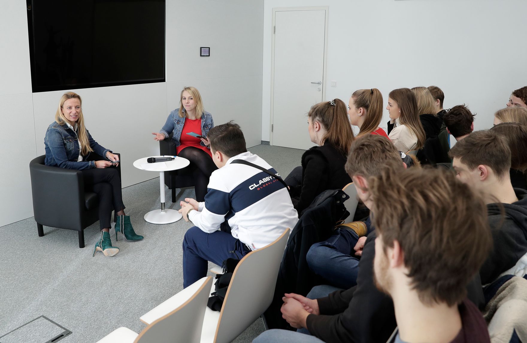 Am 29. J&auml;nner 2019 lud Bundesministerin Juliane Bogner-Strau&szlig; (im Bild) Sch&uuml;lerinnen und Sch&uuml;ler aus Salzburg zu einer Diskussionsveranstaltung in das Ministerium.