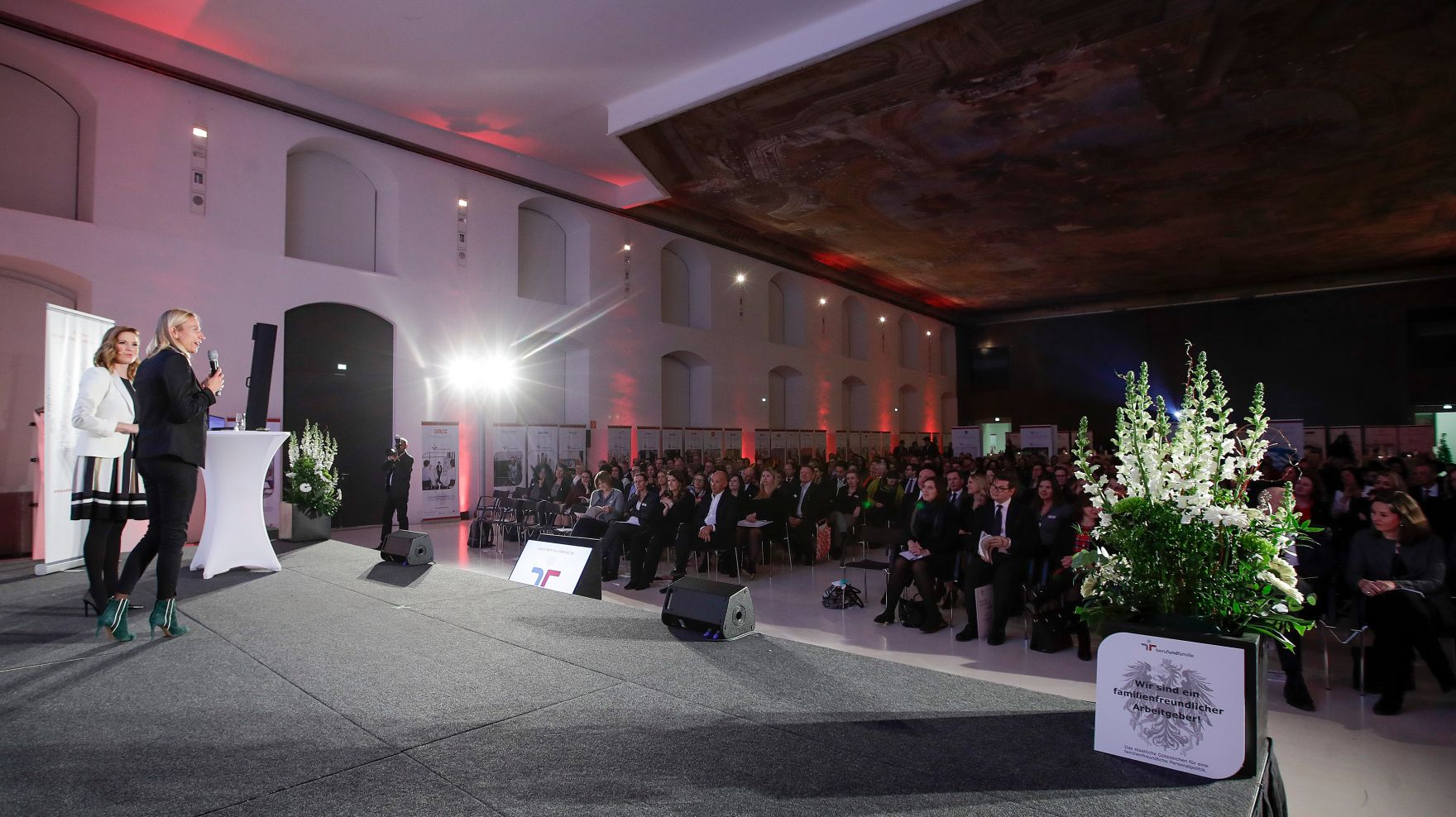 Am 29. J&auml;nner 2019 verlieh Bundesministerin Juliane Bogner-Strau&szlig; die Zertifikate f&uuml;r familienfreundliche Unternehmen.