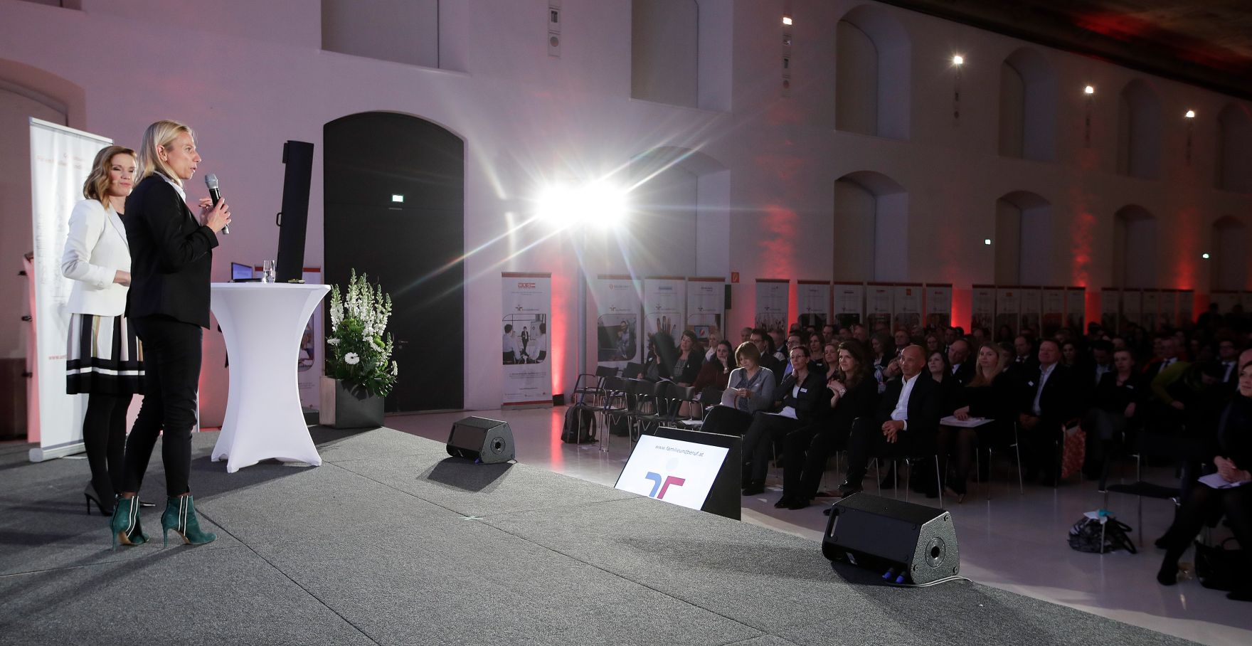 Am 29. J&auml;nner 2019 verlieh Bundesministerin Juliane Bogner-Strau&szlig; die Zertifikate f&uuml;r familienfreundliche Unternehmen.