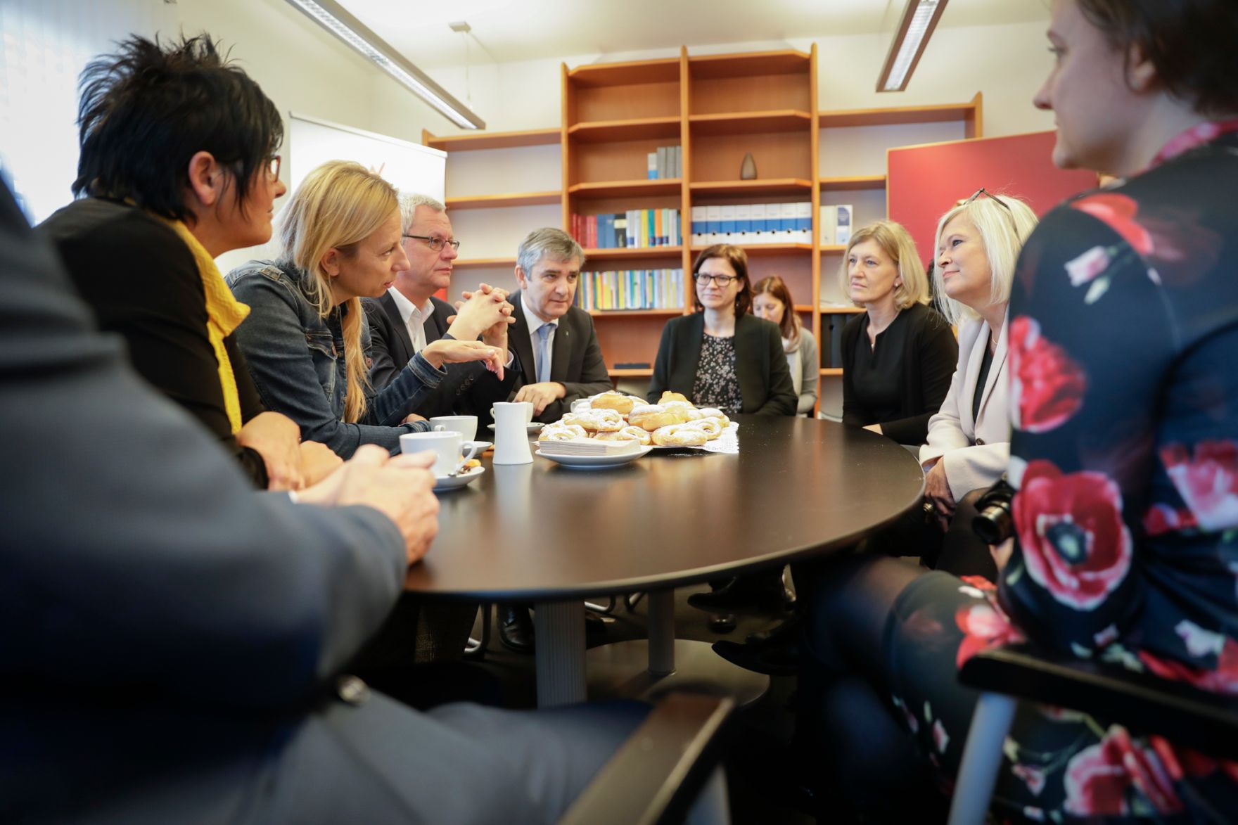Am 4. Februar 2019 reiste Bundesministerin Juliane Bogner-Strau&szlig; anl&auml;sslich eines Bundesl&auml;ndertags ins Burgenland. Im Bild zu Besuch bei der Steuerberatungskanzlei Mag. Karner &amp; Partner.
