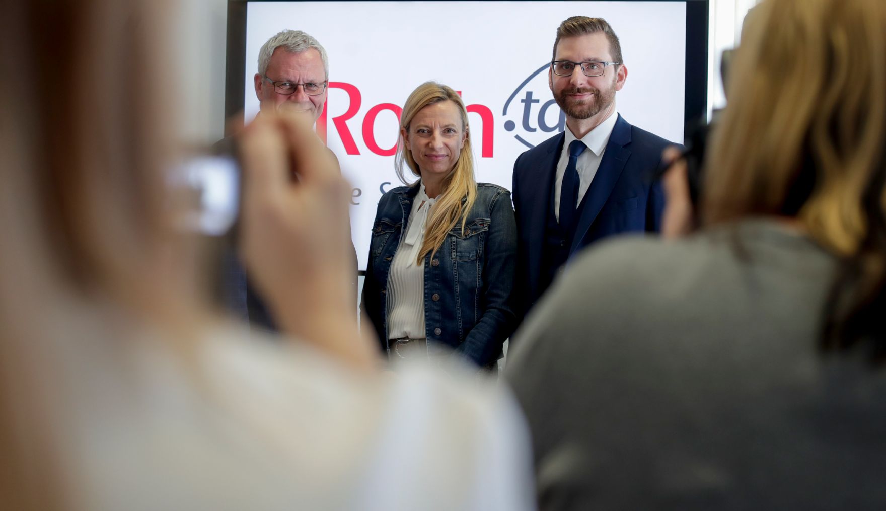 Am 4. Februar 2019 reiste Bundesministerin Juliane Bogner-Strau&szlig; anl&auml;sslich eines Bundesl&auml;ndertags ins Burgenland. Im Bild zu Besuch bei der Steuerberatungskanzlei Roth.