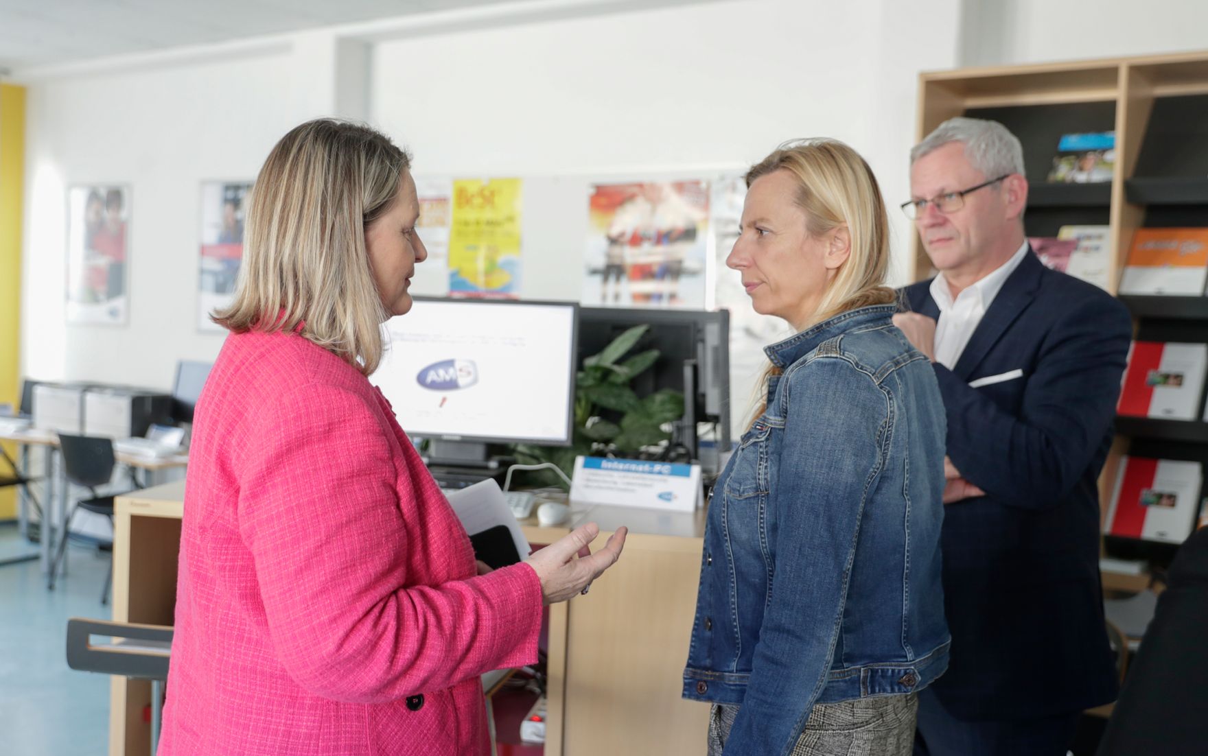 Am 4. Februar 2019 reiste Bundesministerin Juliane Bogner-Strau&szlig; anl&auml;sslich eines Bundesl&auml;ndertags ins Burgenland. Im Bild zu Besuch bei den AMS Oberwart.