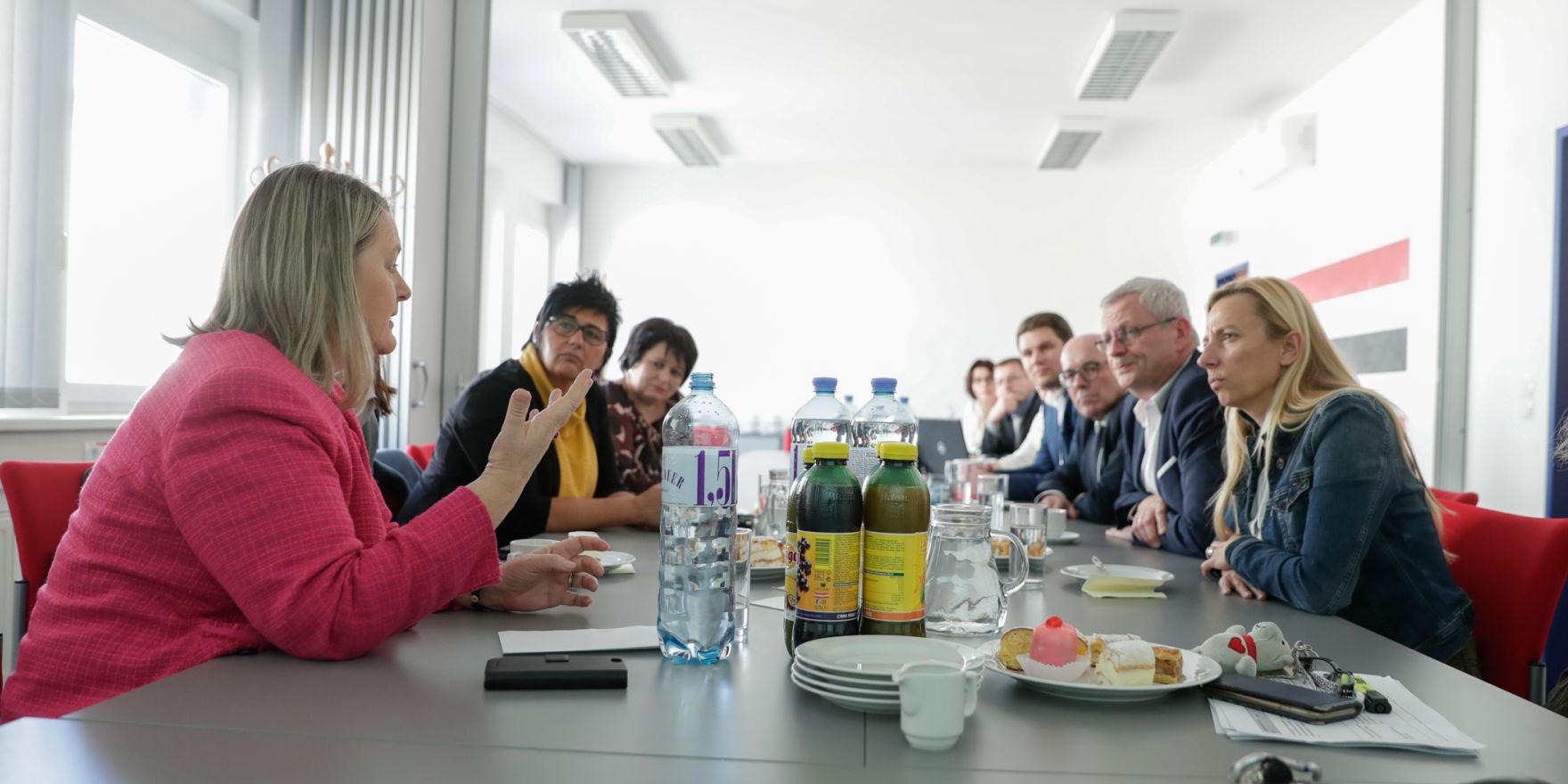 Am 4. Februar 2019 reiste Bundesministerin Juliane Bogner-Strau&szlig; anl&auml;sslich eines Bundesl&auml;ndertags ins Burgenland. Im Bild zu Besuch bei den AMS Oberwart.