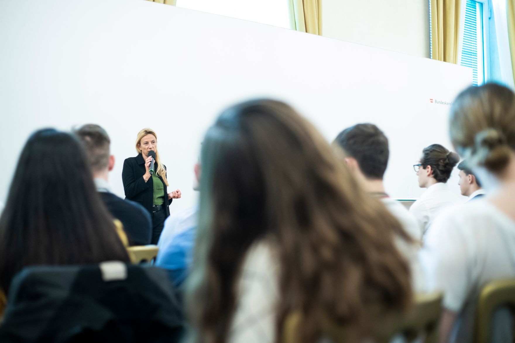 Am 28. Februar 2019 empfing Bundesministerin Juliane Bogner-Strau&szlig; (im Bild) Sch&uuml;lerinnen und Sch&uuml;ler der Initiative "Sch&uuml;lerInnen gestalten Wandel".