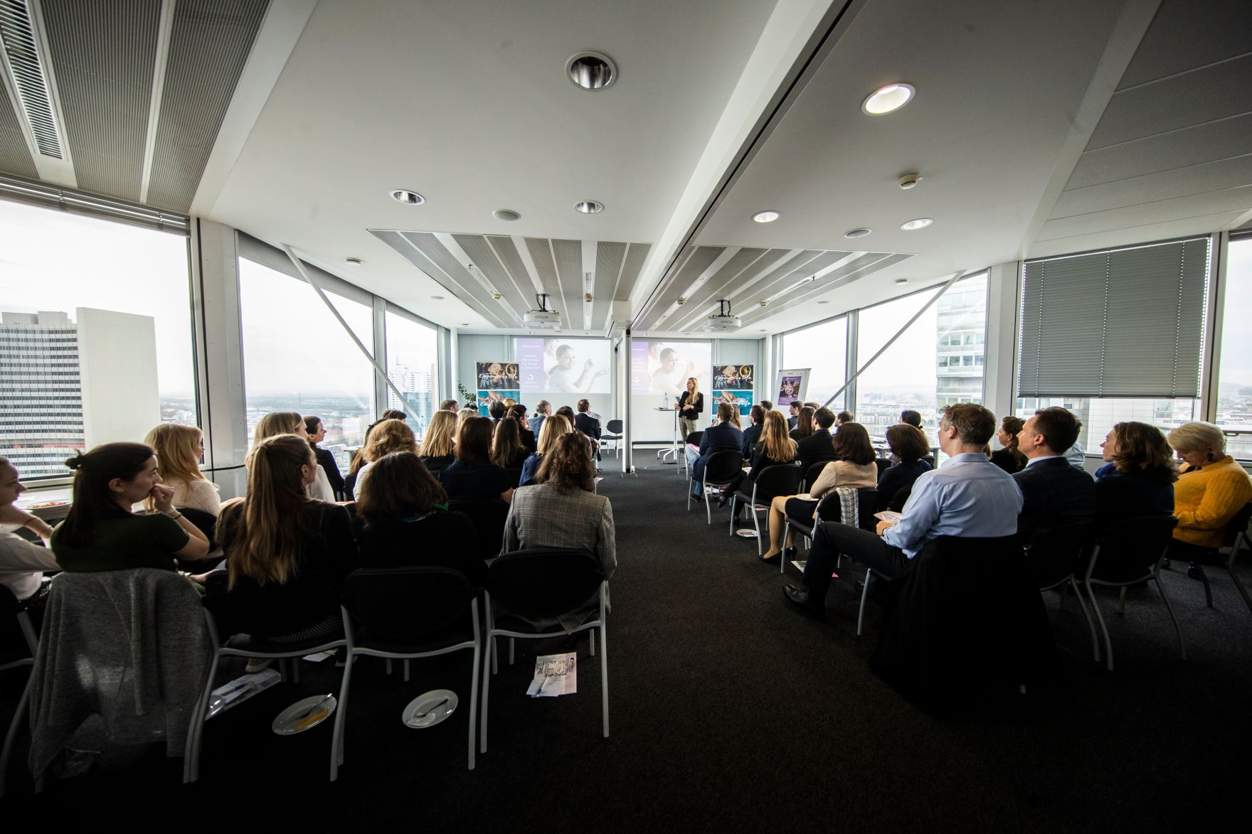 Am 28. Februar 2019 besuchte Bundesministerin Juliane Bogner-Strau&szlig; den Pharmakonzern Sanofi.