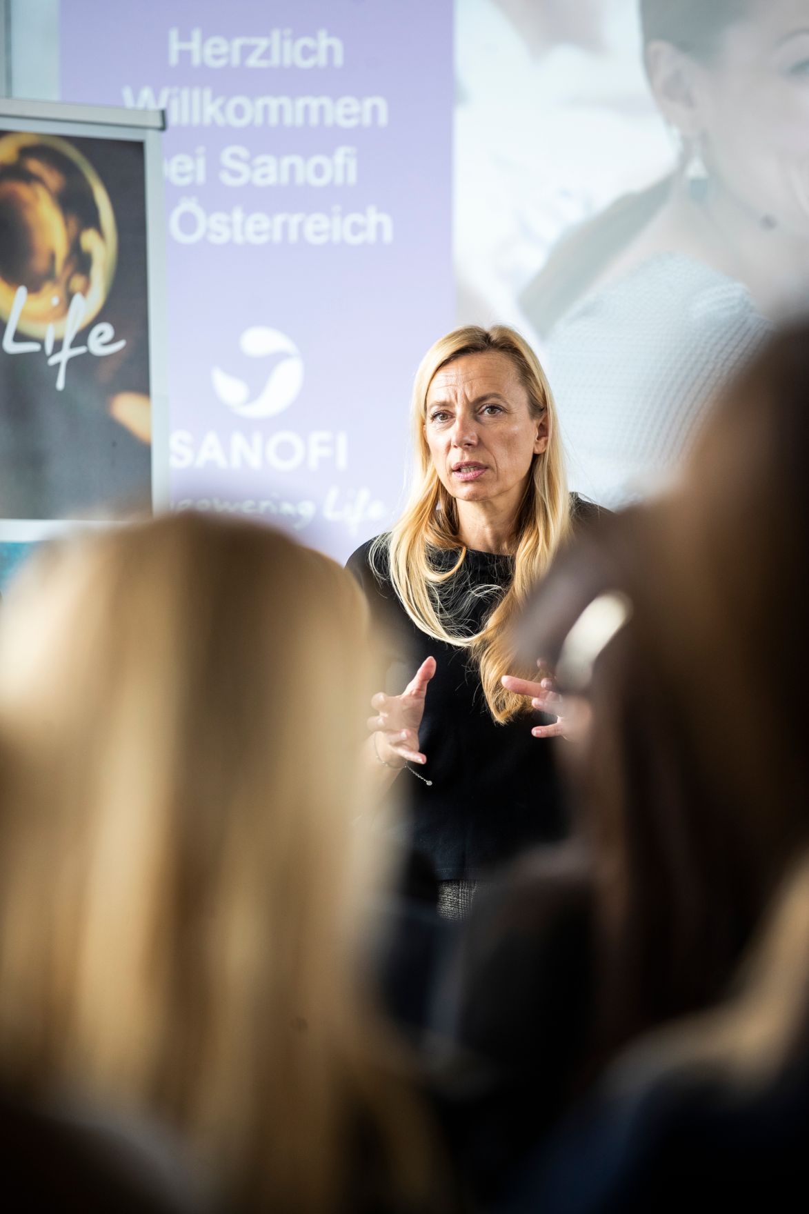 Am 28. Februar 2019 besuchte Bundesministerin Juliane Bogner-Strau&szlig; (im Bild) den Pharmakonzern Sanofi.