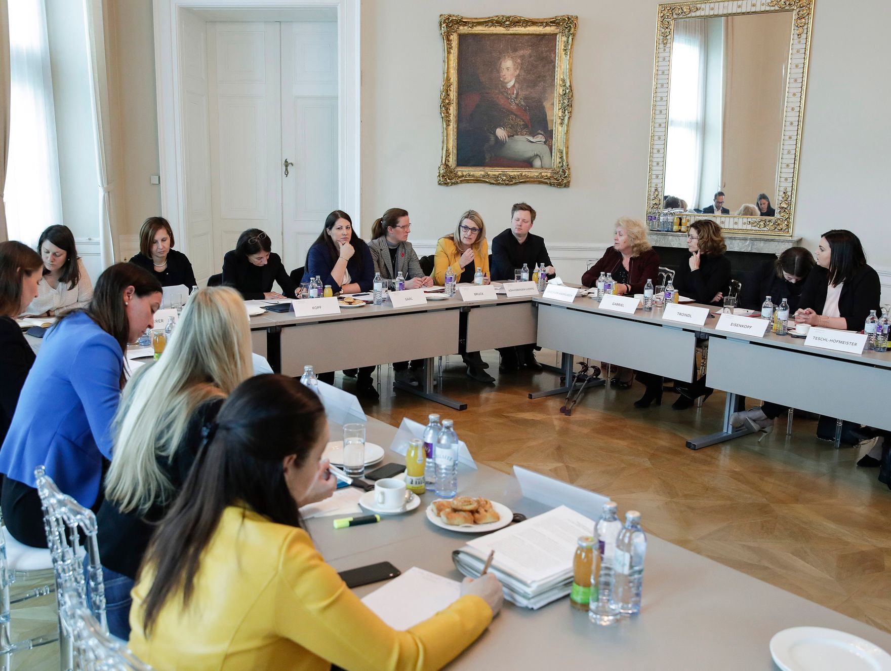 Am 28. M&auml;rz 2019 lud Bundesministerin Juliane Bogner-Strau&szlig; die zust&auml;ndigen Frauenlandesr&auml;tinnen zum Gewaltschutz-Gipfel ins Bundeskanzleramt.