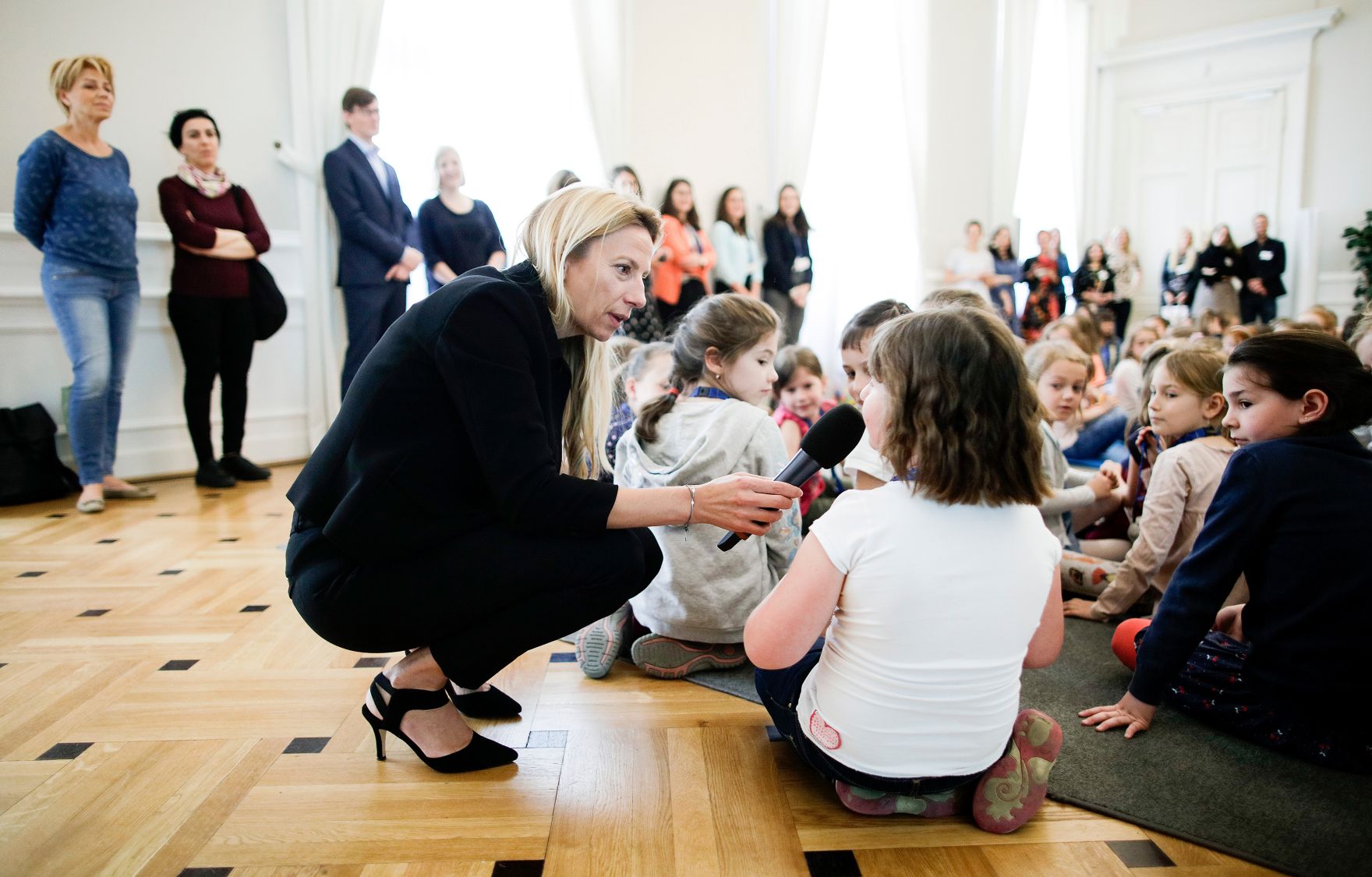 Am 25. April 2019 fand der 18. Girls' Day statt. Im Bild Bundesministerin Juliane Bogner-Strau&szlig; (m.) beim Girls' Day und Girls' Day Mini im Bundeskanzleramt.