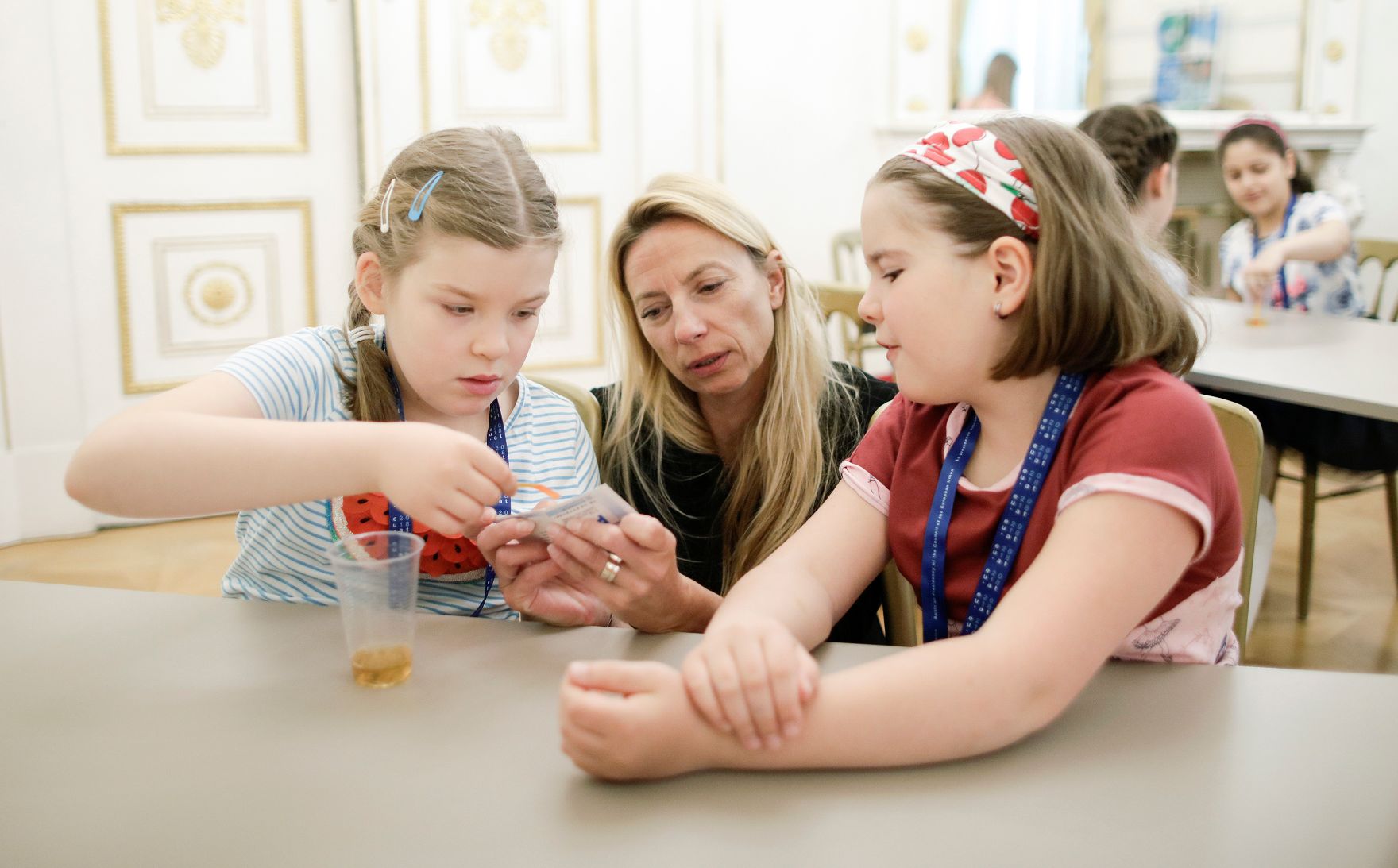 Am 25. April 2019 fand der 18. Girls' Day statt. Im Bild Bundesministerin Juliane Bogner-Strau&szlig; (m.) beim Girls' Day und Girls' Day Mini im Bundeskanzleramt.