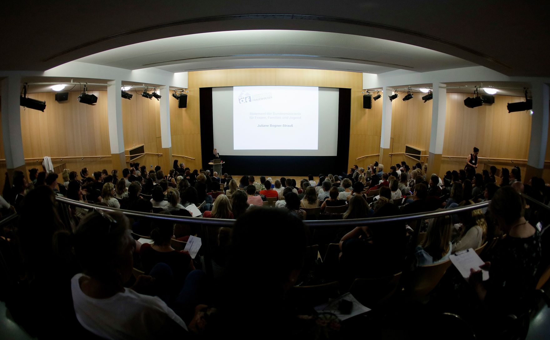 Am 25. April 2019 fand der 18. Girls' Day statt. Im Bild Bundesministerin Juliane Bogner-Strau&szlig; bei der Fachtagung Opferschutzorientierte Kl&auml;rungsgespr&auml;che, des Verein Z&Ouml;F &ndash; Zusammenschluss &Ouml;sterreichischer Frauenh&auml;user in der VHS Wiener Urania.