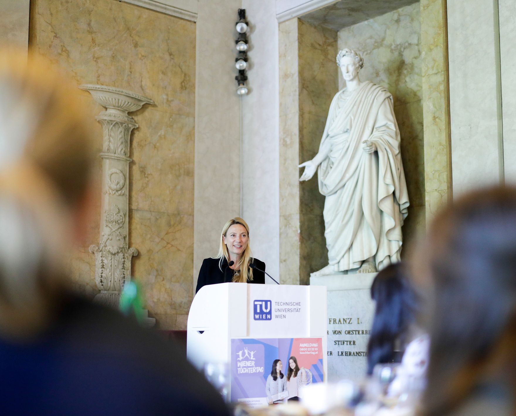 Am 25. April 2019 fand der 18. Girls' Day statt. Im Bild Bundesministerin Juliane Bogner-Strau&szlig; (im Bild) bei der Verleihung des TU-Austria-Preises Technikerinnen der Zukunft im Festsaal der TU Wien.