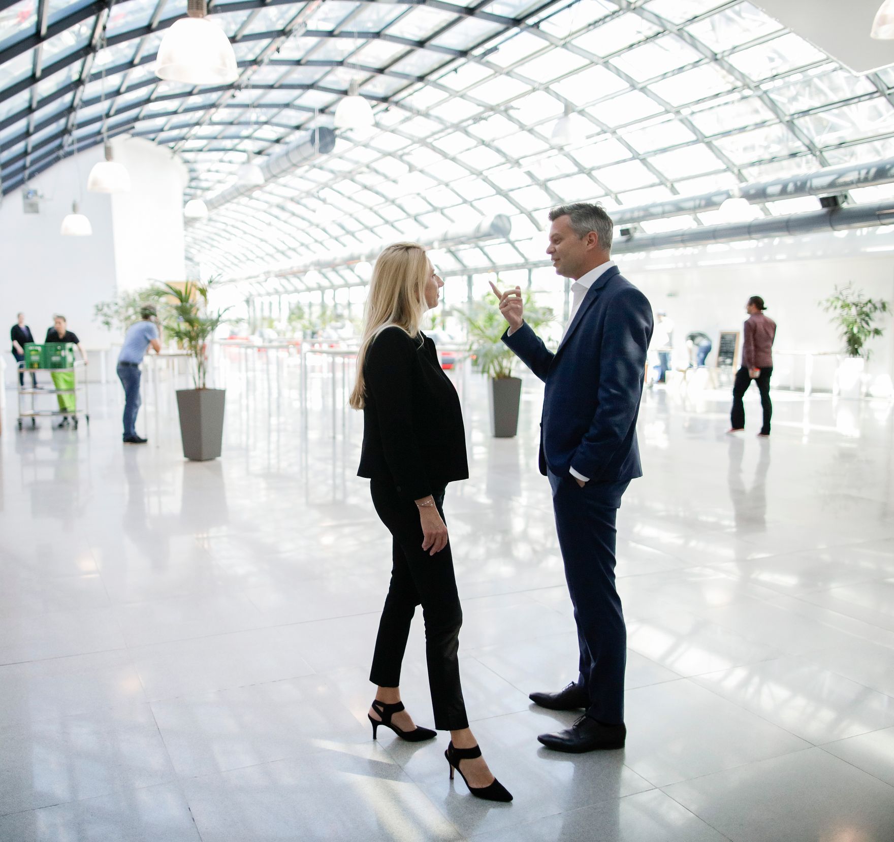 Am 25. April 2019 fand der 18. Girls' Day statt. Im Bild Bundesministerin Juliane Bogner-Strau&szlig; (l.) beim T&ouml;chtertag bei A1.