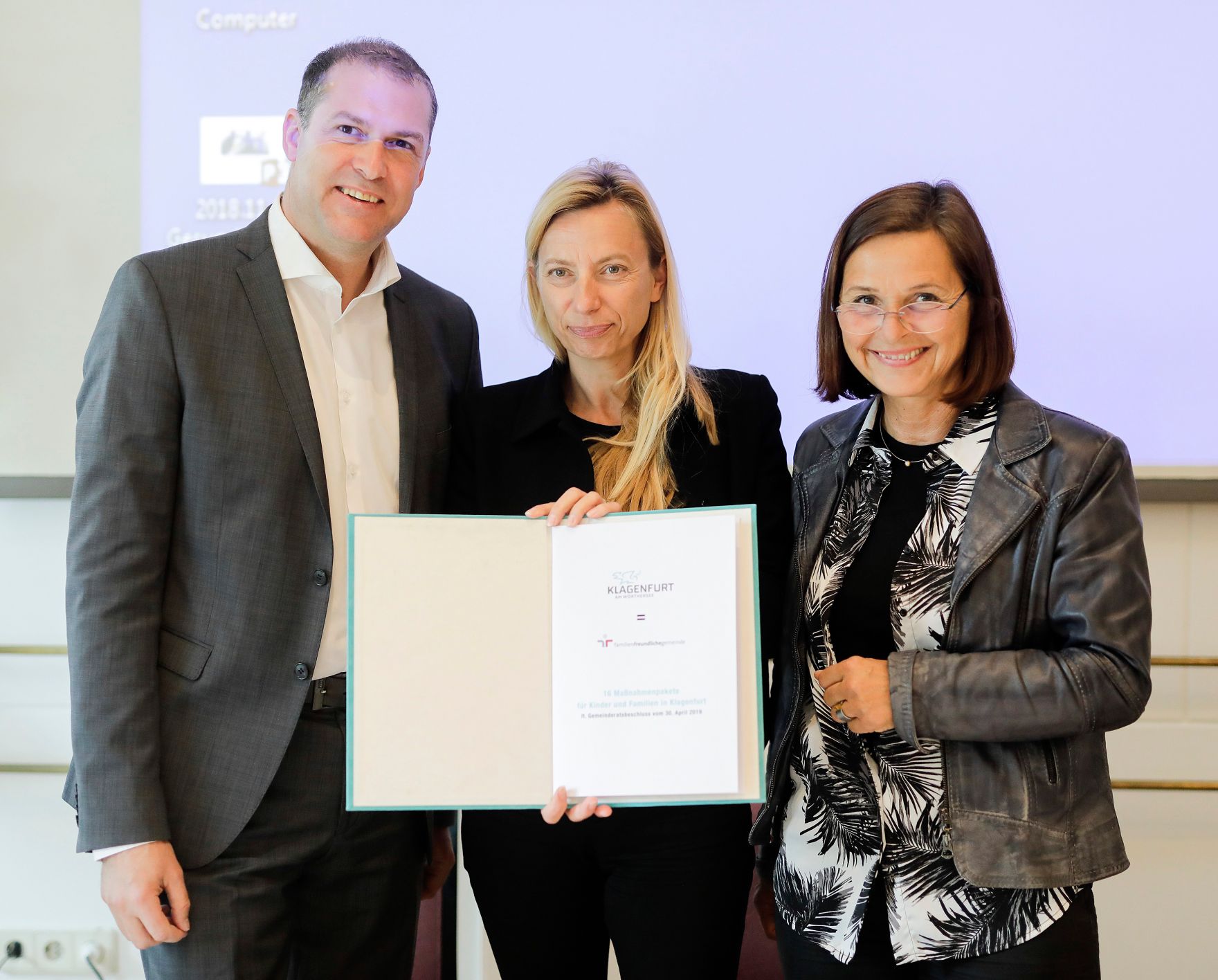 Am 30. April 2019 reiste Bundesministerin Juliane Bogner-Strau&szlig; anl&auml;sslich eines Bundesl&auml;ndertags nach K&auml;rnten. Im Bild beim Get together mit dem Klagenfurter Familienforum.