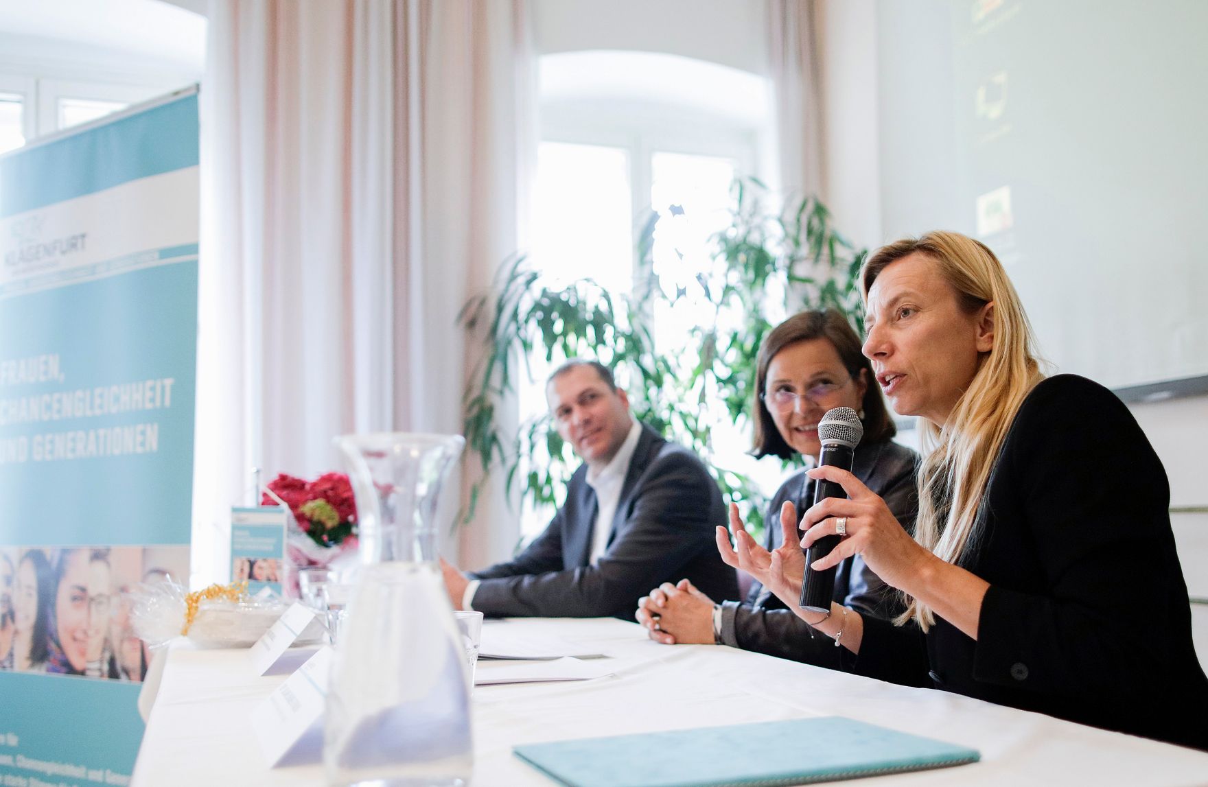 Am 30. April 2019 reiste Bundesministerin Juliane Bogner-Strau&szlig; anl&auml;sslich eines Bundesl&auml;ndertags nach K&auml;rnten. Im Bild beim Get together mit dem Klagenfurter Familienforum.
