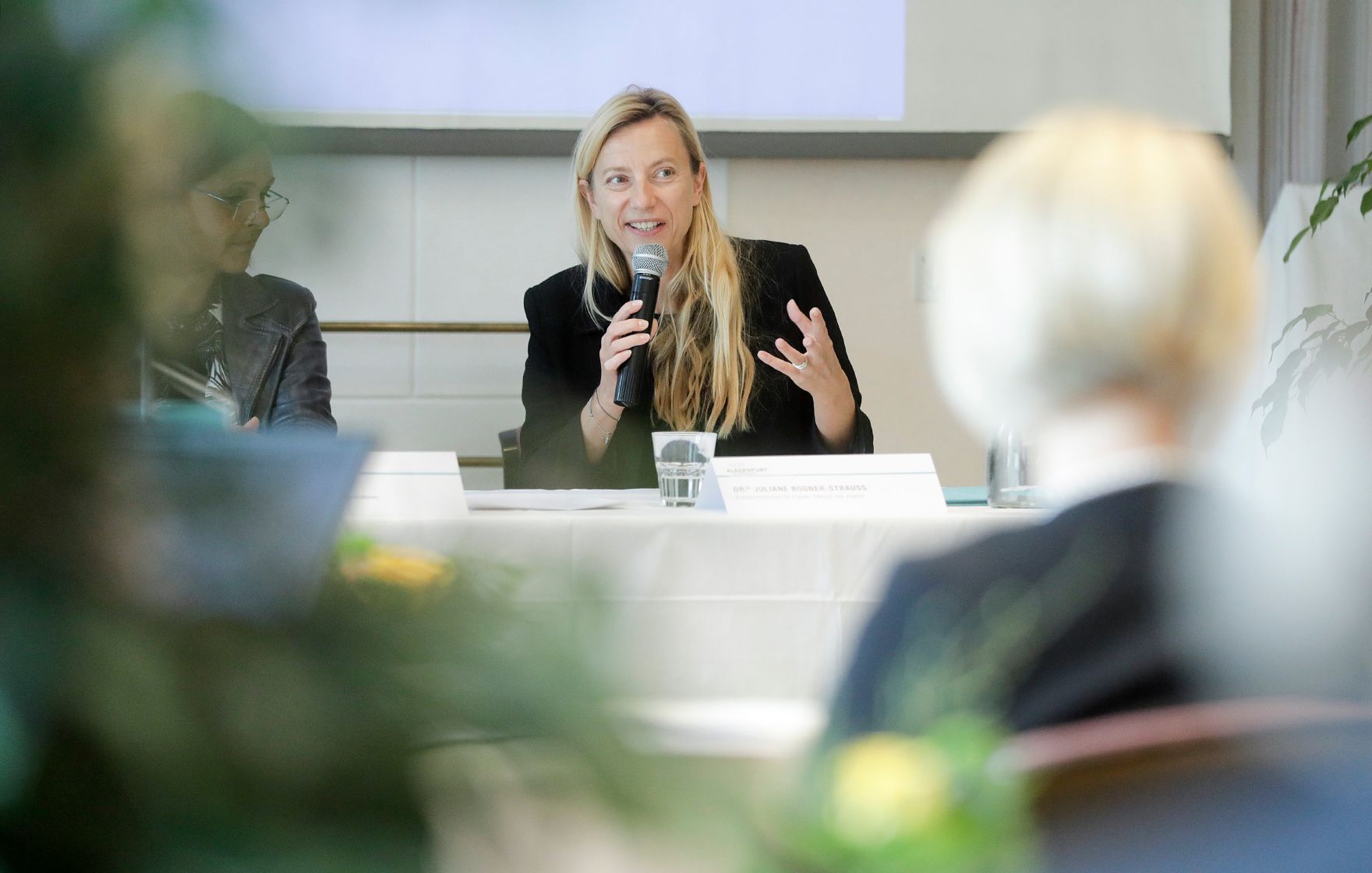 Am 30. April 2019 reiste Bundesministerin Juliane Bogner-Strau&szlig; anl&auml;sslich eines Bundesl&auml;ndertags nach K&auml;rnten. Im Bild beim Get together mit dem Klagenfurter Familienforum.