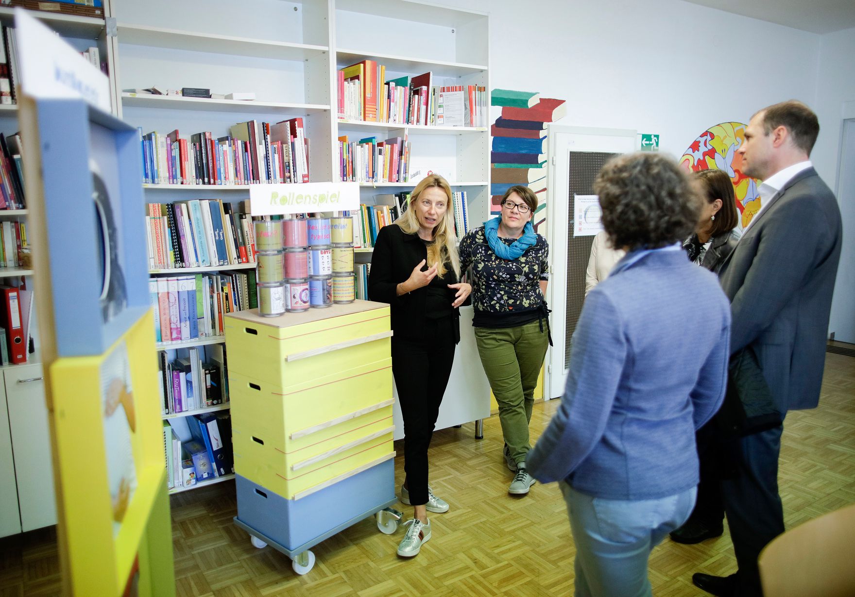 Am 30. April 2019 reiste Bundesministerin Juliane Bogner-Strau&szlig; (l.) anl&auml;sslich eines Bundesl&auml;ndertags nach K&auml;rnten. Im Bild beim Besuch des M&auml;dchen Zentrum Klagenfurt.