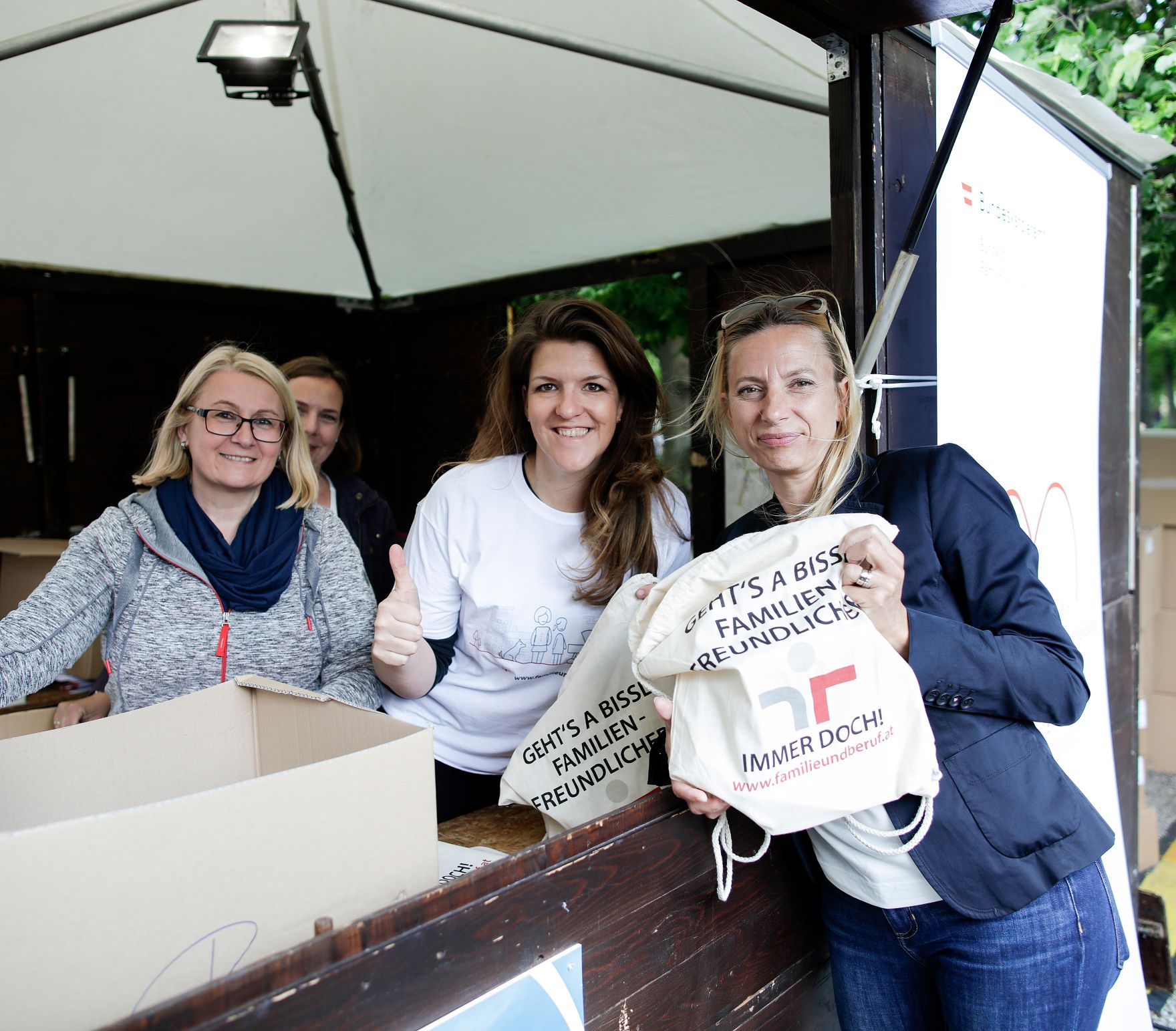 Am 01. Mai 2019 lud Bundesministerin Juliane Bogner-Strau&szlig; l&auml;dt gemeinsam mit Bundesministerin Elisabeth K&ouml;stinger zu einem Familienfest im Schlossgarten Sch&ouml;nbrunn ein.