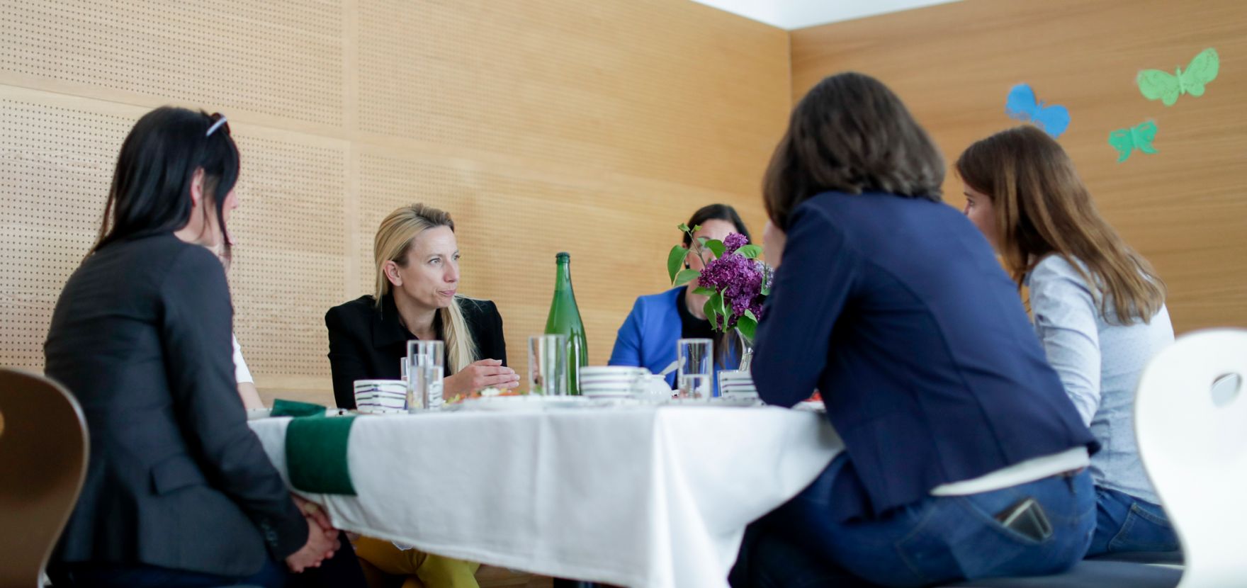 Am 10. Mai 2019 reiste Bundesministerin Juliane Bogner-Strau&szlig; anl&auml;sslich eines Bundesl&auml;ndertags nach Graz. Im Bild zu Besuch im SOS Kinderdorf St&uuml;bing.