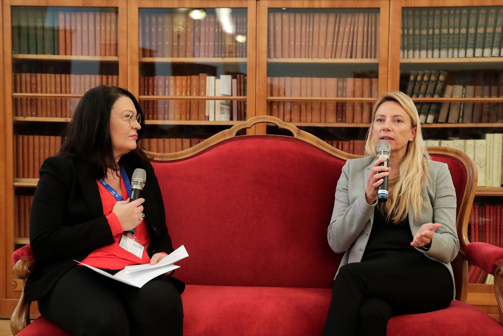 Am 15. Mai 2019 nahm Bundesministerin Juliane Bogner-Strau&szlig; (r.) am dritten Frauenvernetzungsfr&uuml;hst&uuml;ck der &Ouml;sterreichischen Akademie der Wissenschaften teil. Im Bild mit Ursula Jakubek (l.), Direktorin f&uuml;r Finanzen der &Ouml;AW.