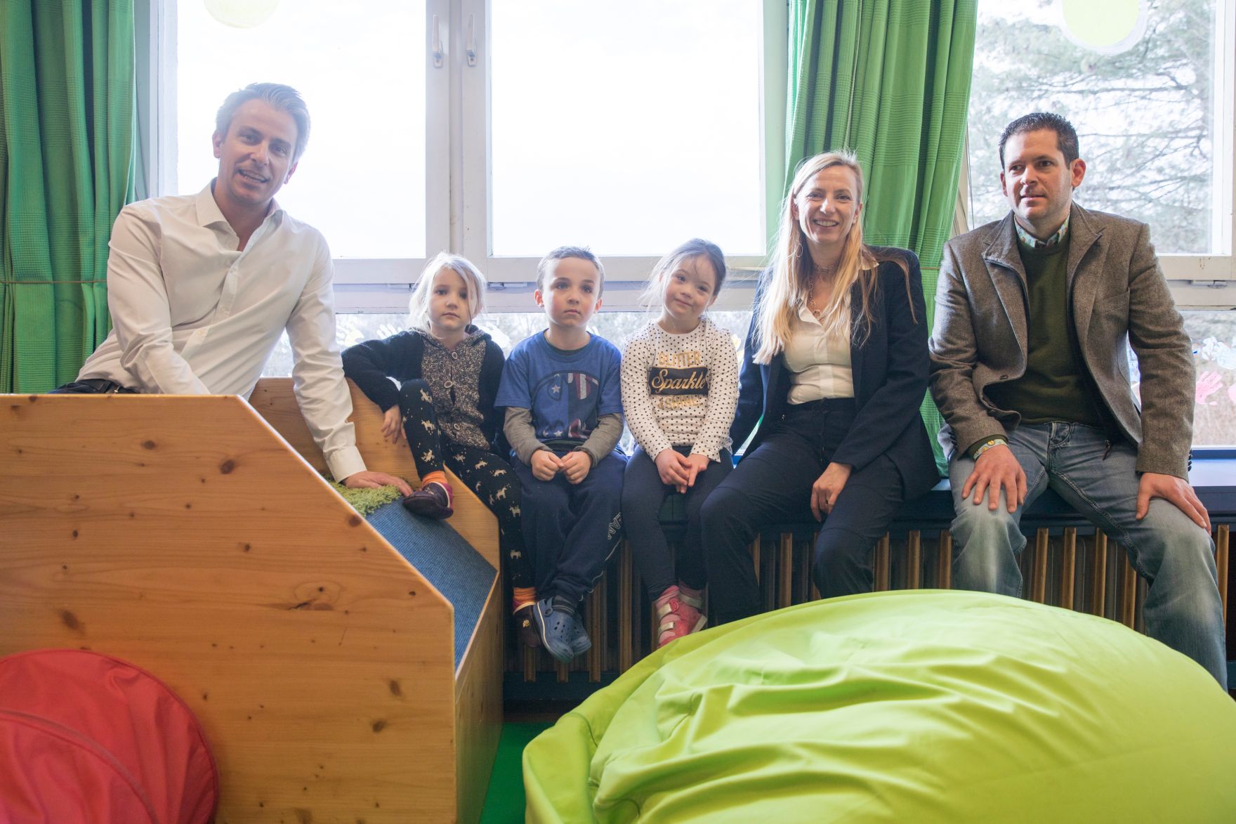 Am 1. Februar 2018 besuchte Bundesministerin Juliane Bogner-Strau&szlig; (2.v.r.) den heilp&auml;dagogischen Kindergarten Panoramagasse in Graz. Im Bild mit Bezirksvorsteher Gerd Wilfing (r.) und Stadtrat Kurt Hohensinner (l.).