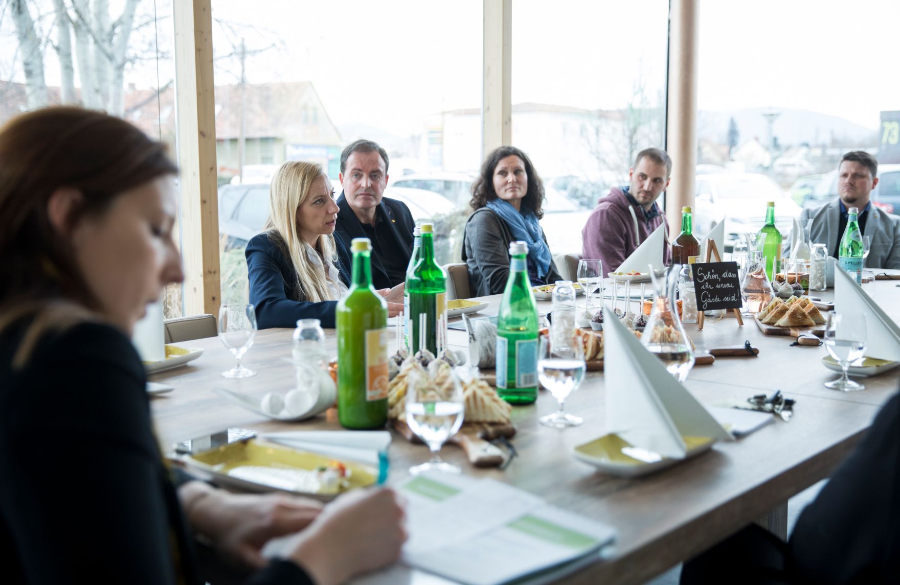 Am 1. Februar 2018 besuchte Bundesministerin Juliane Bogner-Strau&szlig; (2.v.l.) die Zentrale der Organisation "WIKI" ("Wir Kinder") in Graz.