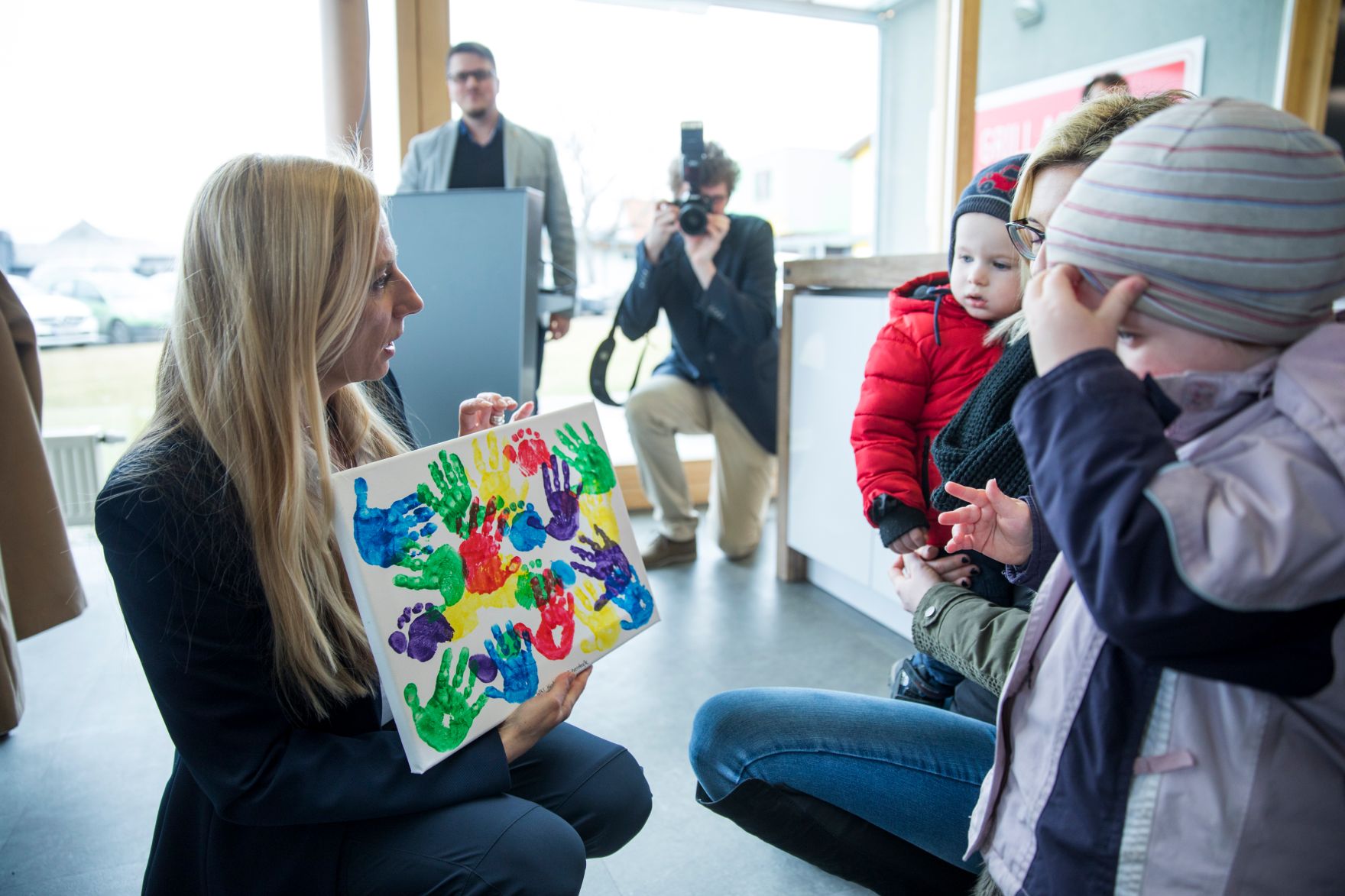 Am 1. Februar 2018 besuchte Bundesministerin Juliane Bogner-Strau&szlig; (l.) die Zentrale der Organisation "WIKI" ("Wir Kinder") in Graz.