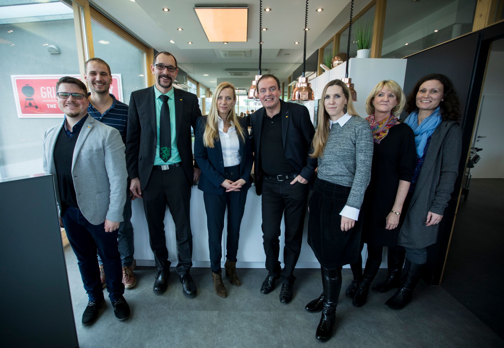 Am 1. Februar 2018 besuchte Bundesministerin Juliane Bogner-Strau&szlig; (m.l.) die Zentrale der Organisation "WIKI" ("Wir Kinder") in Graz. Im Bild mit Landtagsabgeordnetem Bernhard Ederer (m.r.).