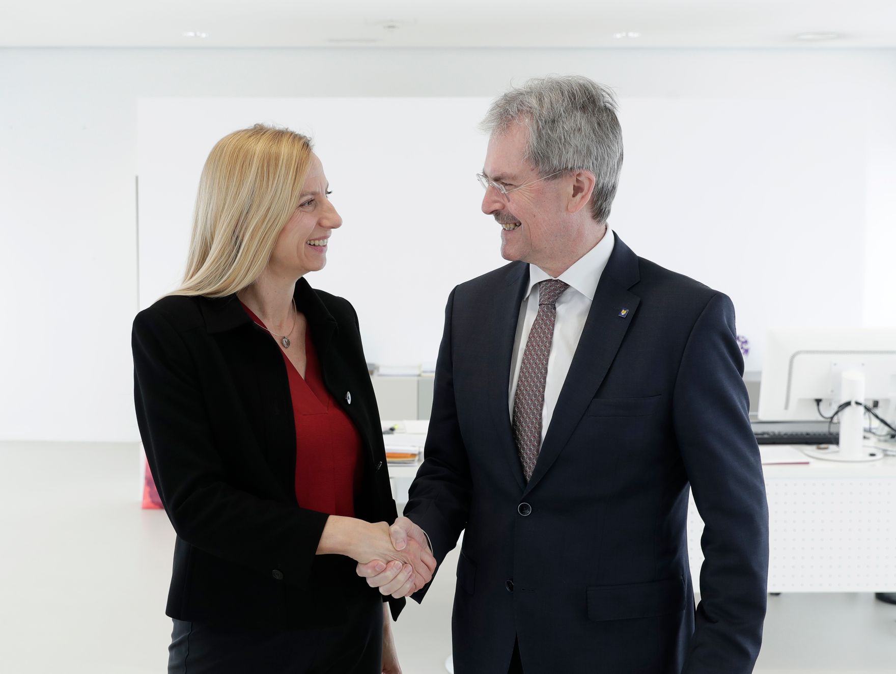 Am 5. M&auml;rz 2018 empfing Bundesministerin Juliane Bogner-Strau&szlig; (l.) Karl Wilfing (r.), den Landesrat von Nieder&ouml;sterreich, zu einem Arbeitsgespr&auml;ch.